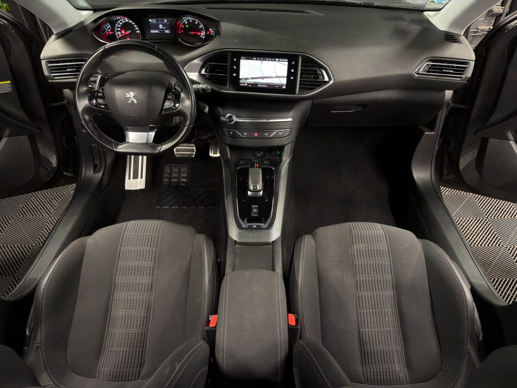 Peugeot 308 II PHASE 2 ALLURE 1.2 TURBO 130 BOITE AUTO EAT8 TOIT PANO APPLE & ANDROID - GARANTIE 1an
