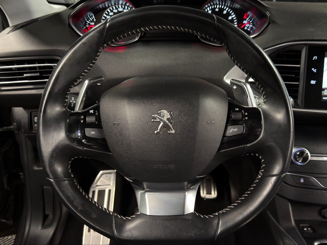 Peugeot 308 II PHASE 2 ALLURE 1.2 TURBO 130 BOITE AUTO EAT8 TOIT PANO APPLE & ANDROID - GARANTIE 1an
