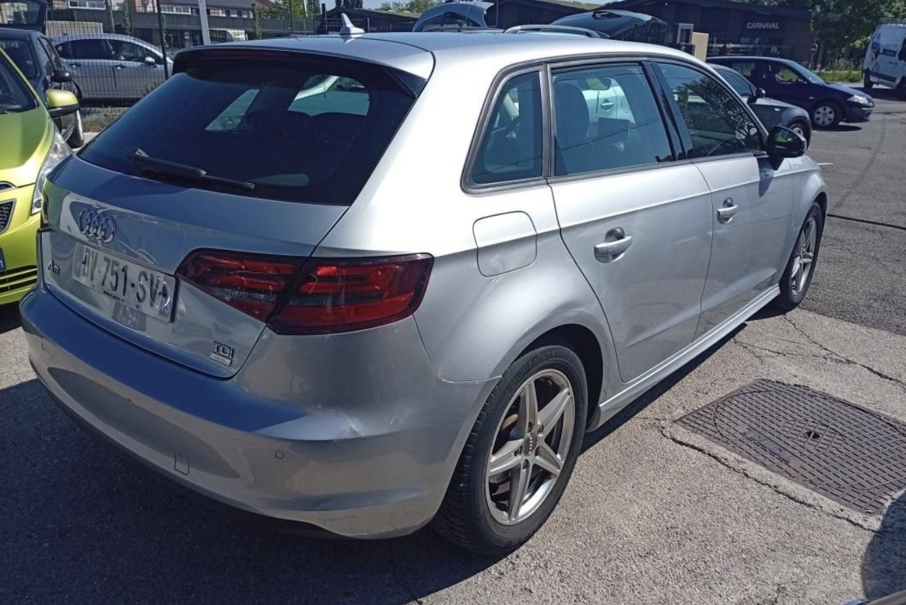 Audi A3 III (2) BERLINE 1.6 TDI 110