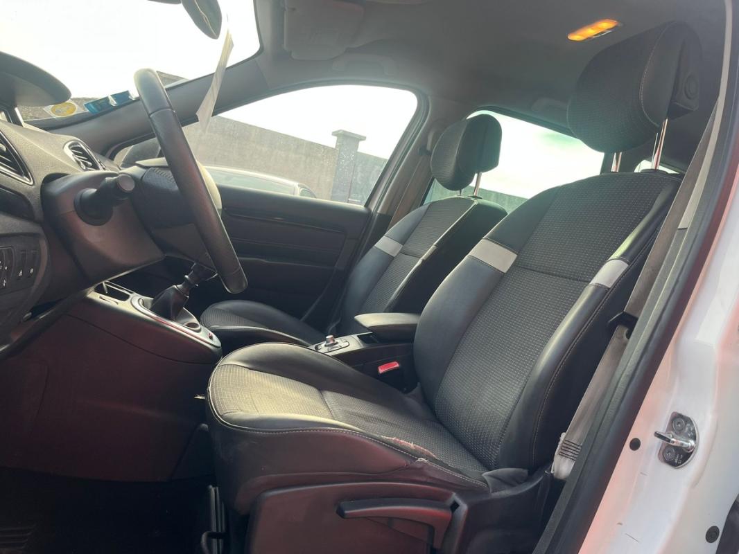 Renault Scenic BOSE 1.5 DCI 110 CH 7 PLACES - AVEC GPS TOMTOM | ENTIÈREMENT RÉVISÉE & GARANTIE