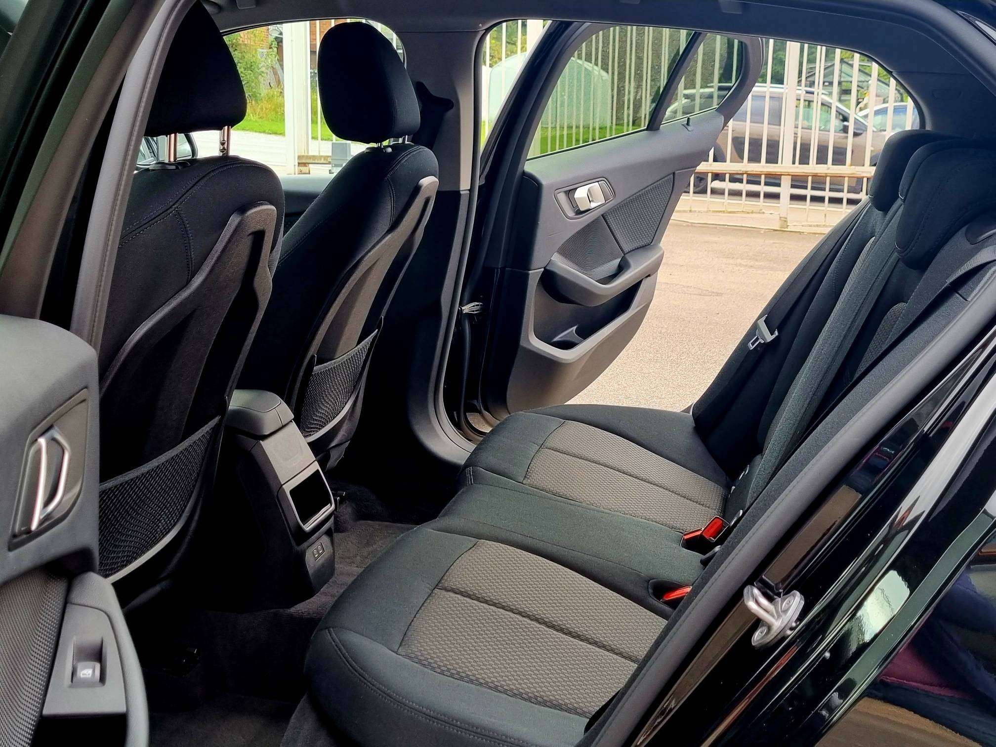BMW 118 118i / Boite auto / Full Led / Car-Play / Navi ...