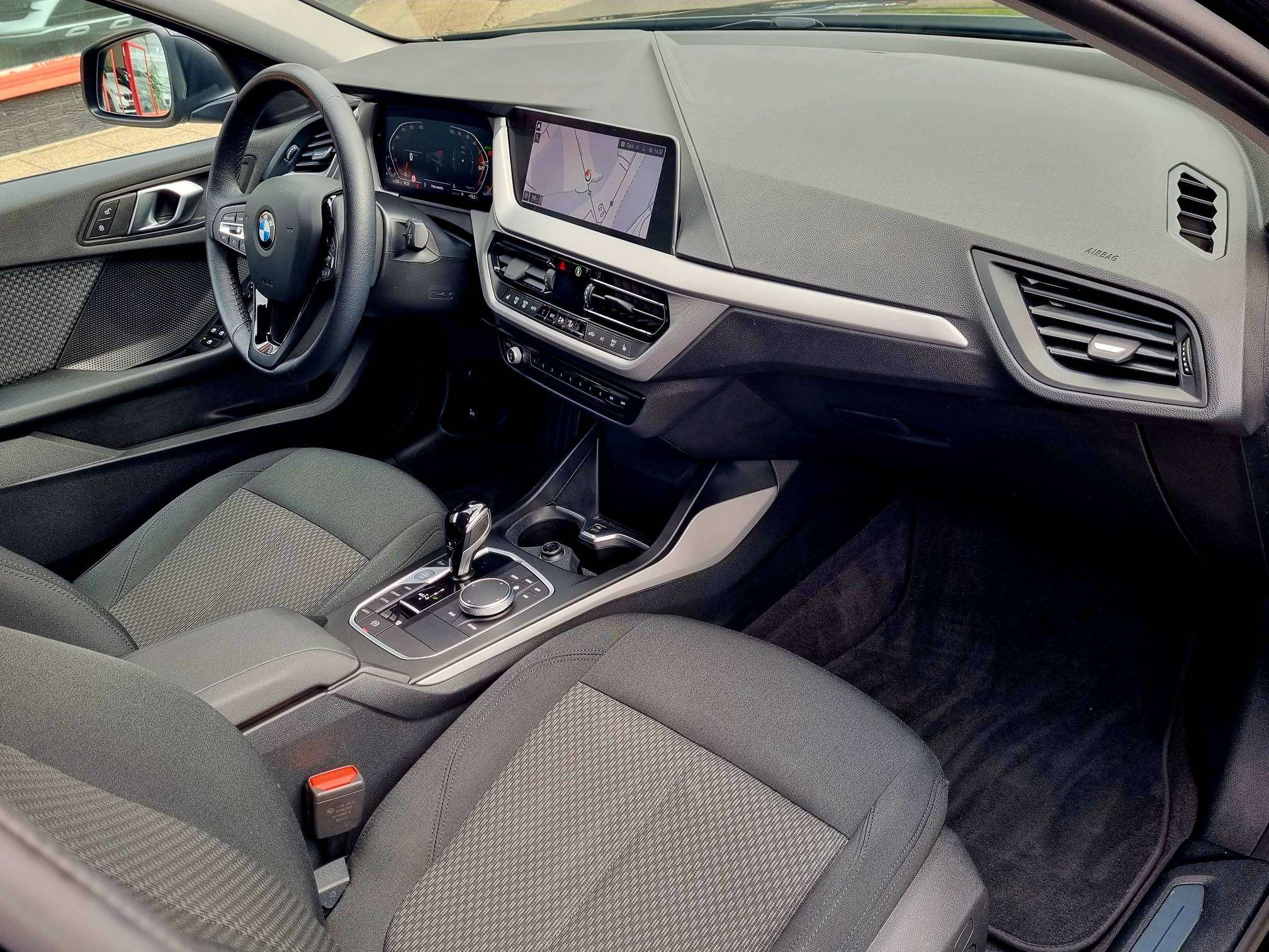 BMW 118 118i / Boite auto / Full Led / Car-Play / Navi ...