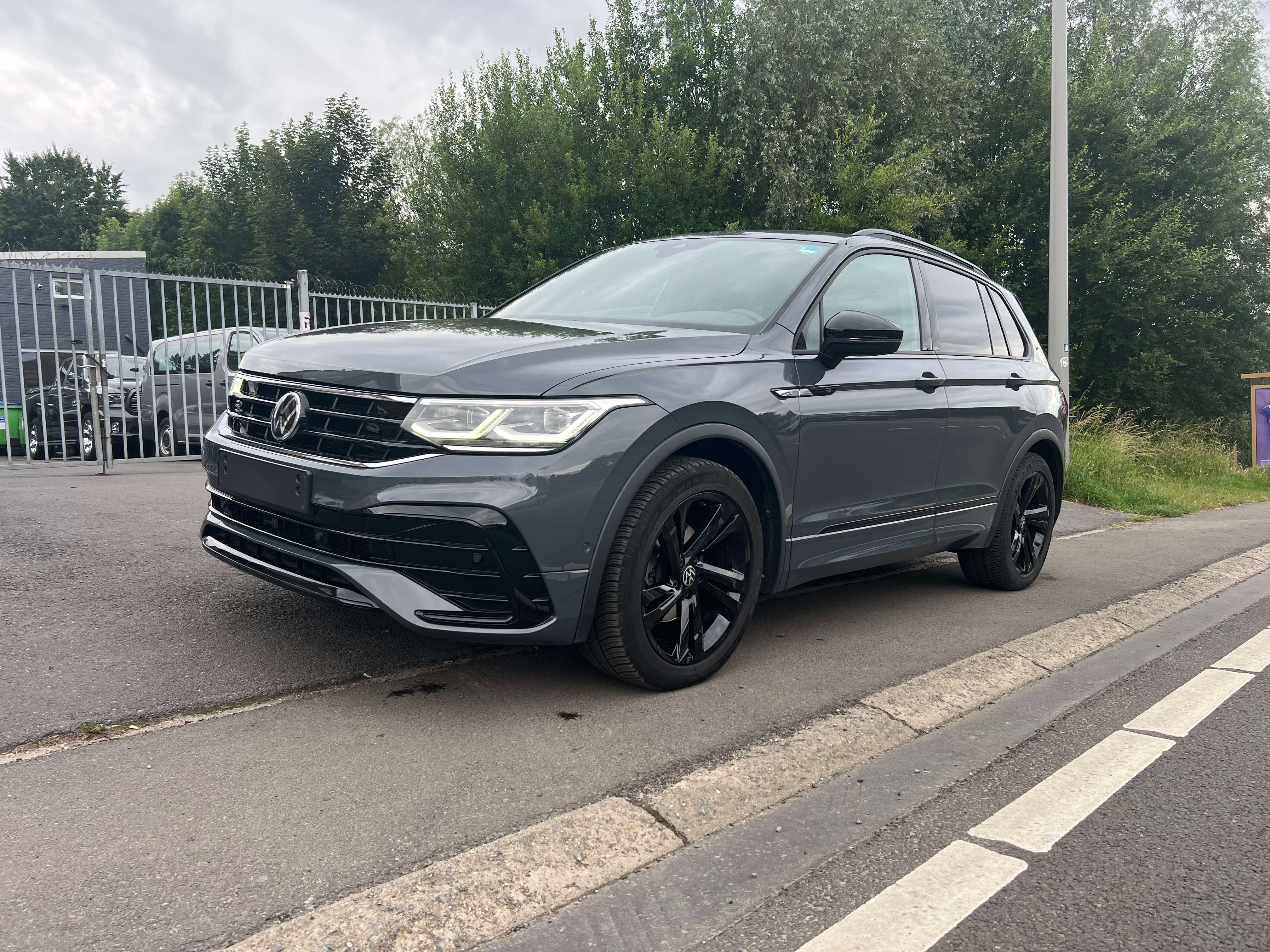 Volkswagen Tiguan 1.5 TSI R-Line DSG AUTOMATIQUE PACK BLACKSHADOW FULL GARANTIE CRÉDIT 100%