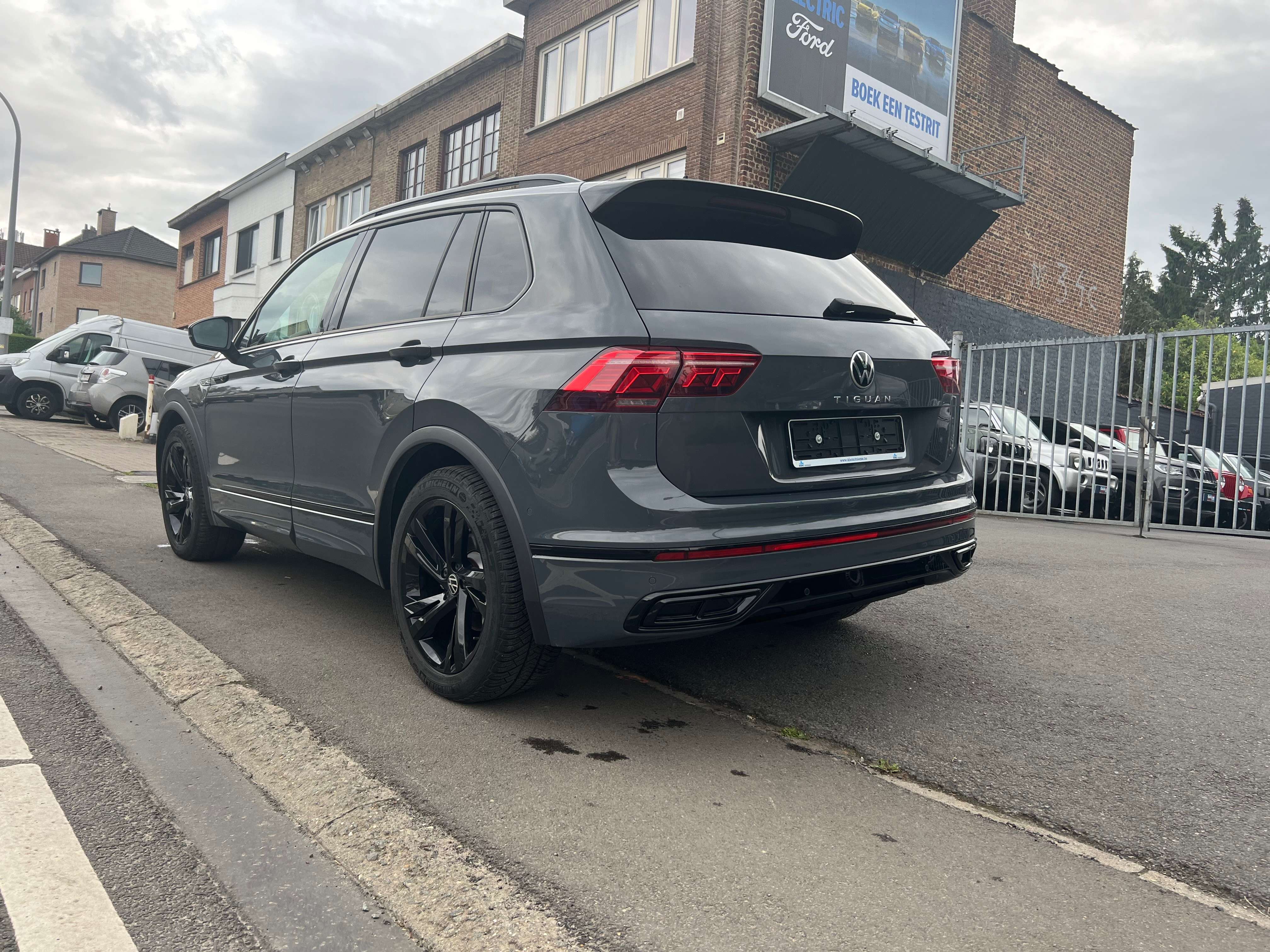 Volkswagen Tiguan 1.5 TSI R-Line DSG AUTOMATIQUE PACK BLACKSHADOW FULL GARANTIE CRÉDIT 100%