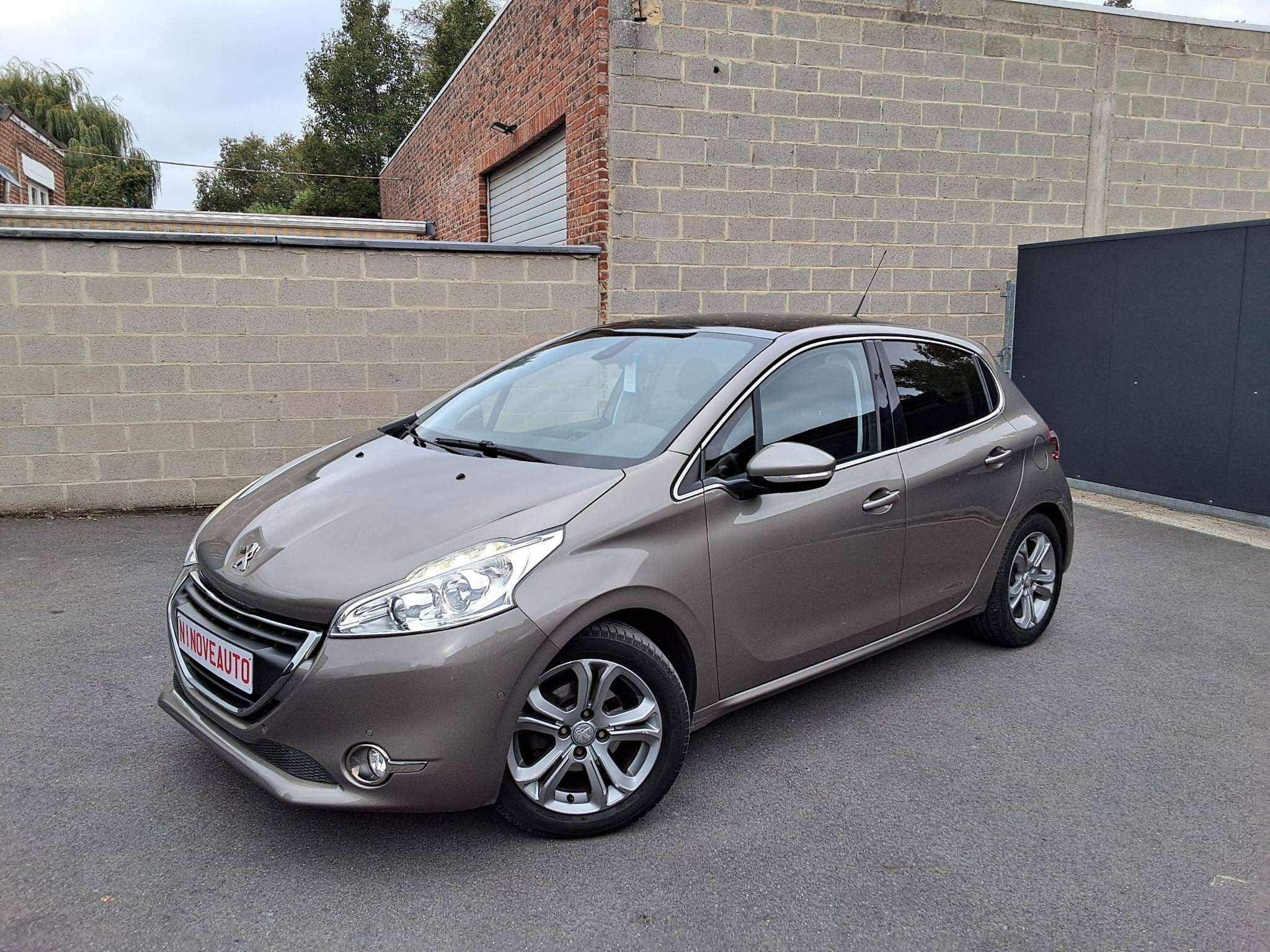 Peugeot 208 208 1.2i Allure PANORAMISCH DAK PARKH VOOR&ACHTER