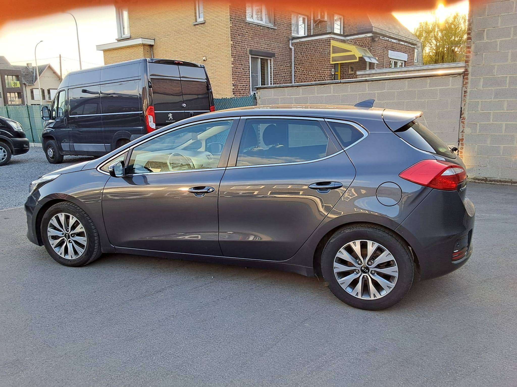 Kia Ceed / cee'd 1.4i Access CARPLAY CAM PARKHULP ACHT CRUISE NAV