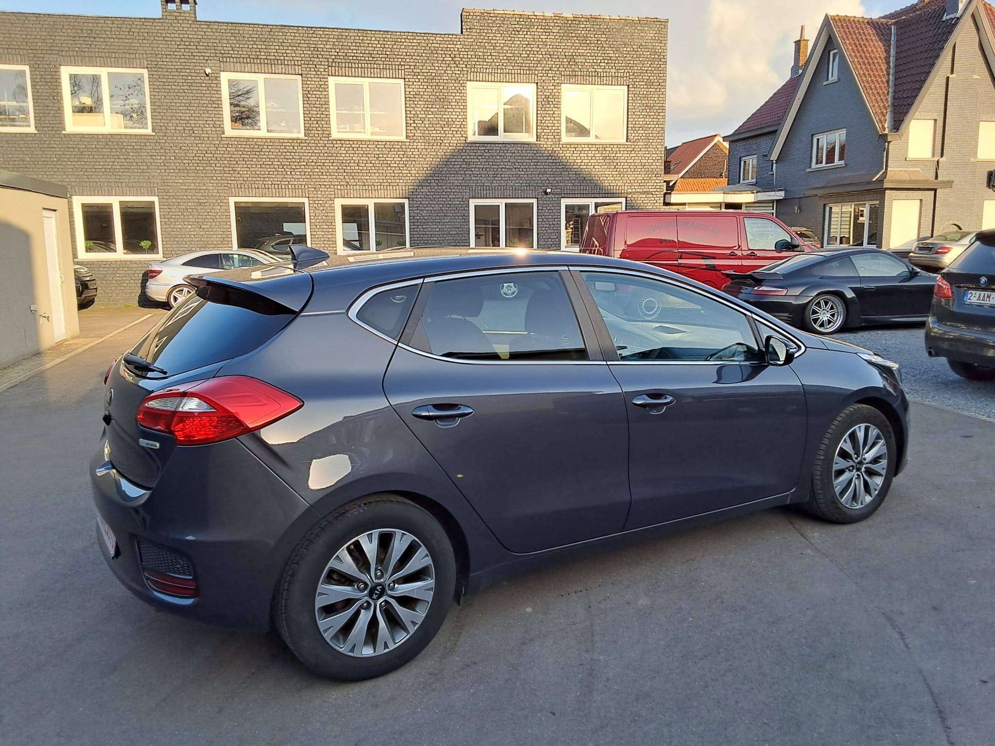 Kia Ceed / cee'd 1.4i Access CARPLAY CAM PARKHULP ACHT CRUISE NAV