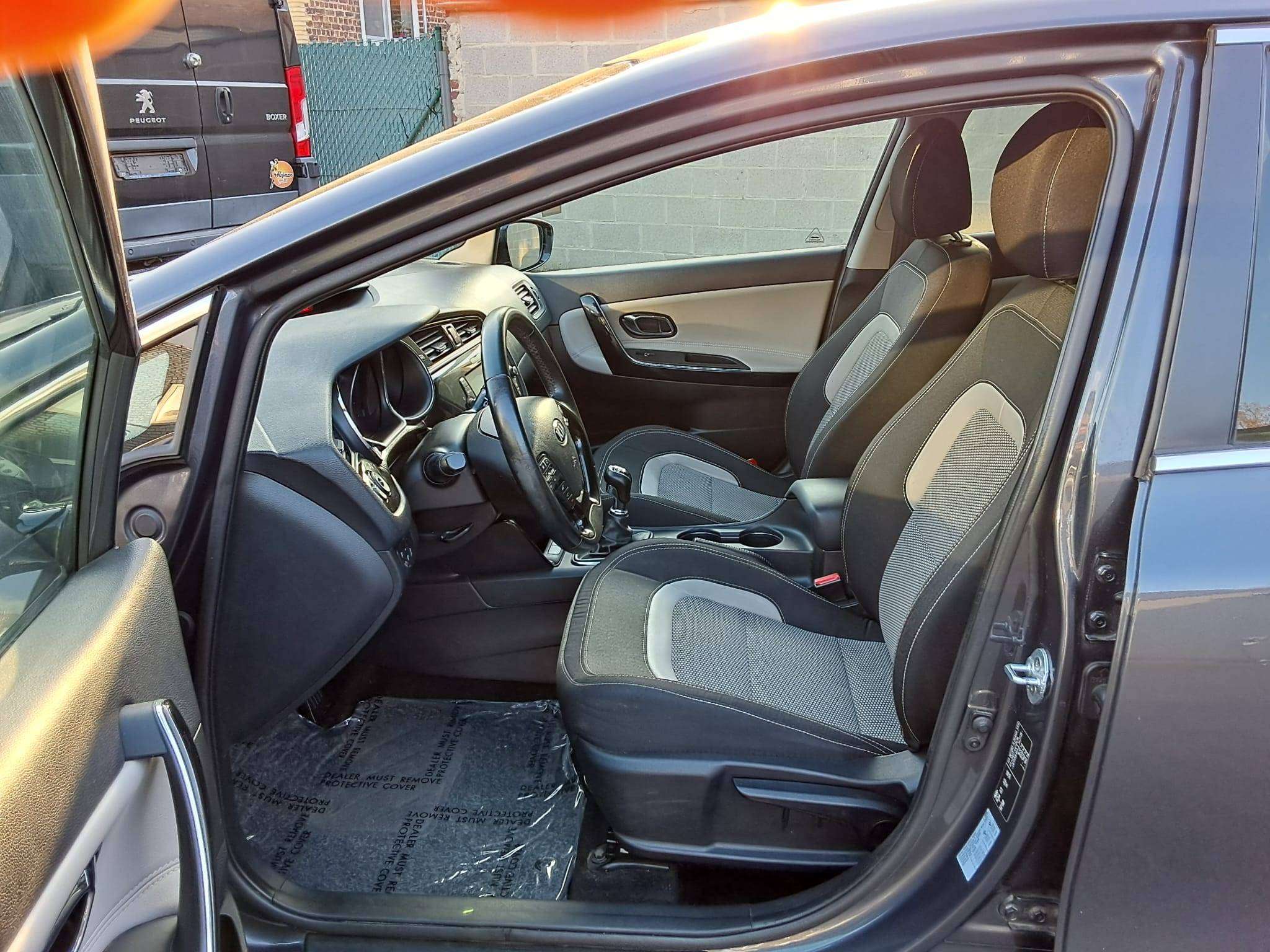 Kia Ceed / cee'd 1.4i Access CARPLAY CAM PARKHULP ACHT CRUISE NAV