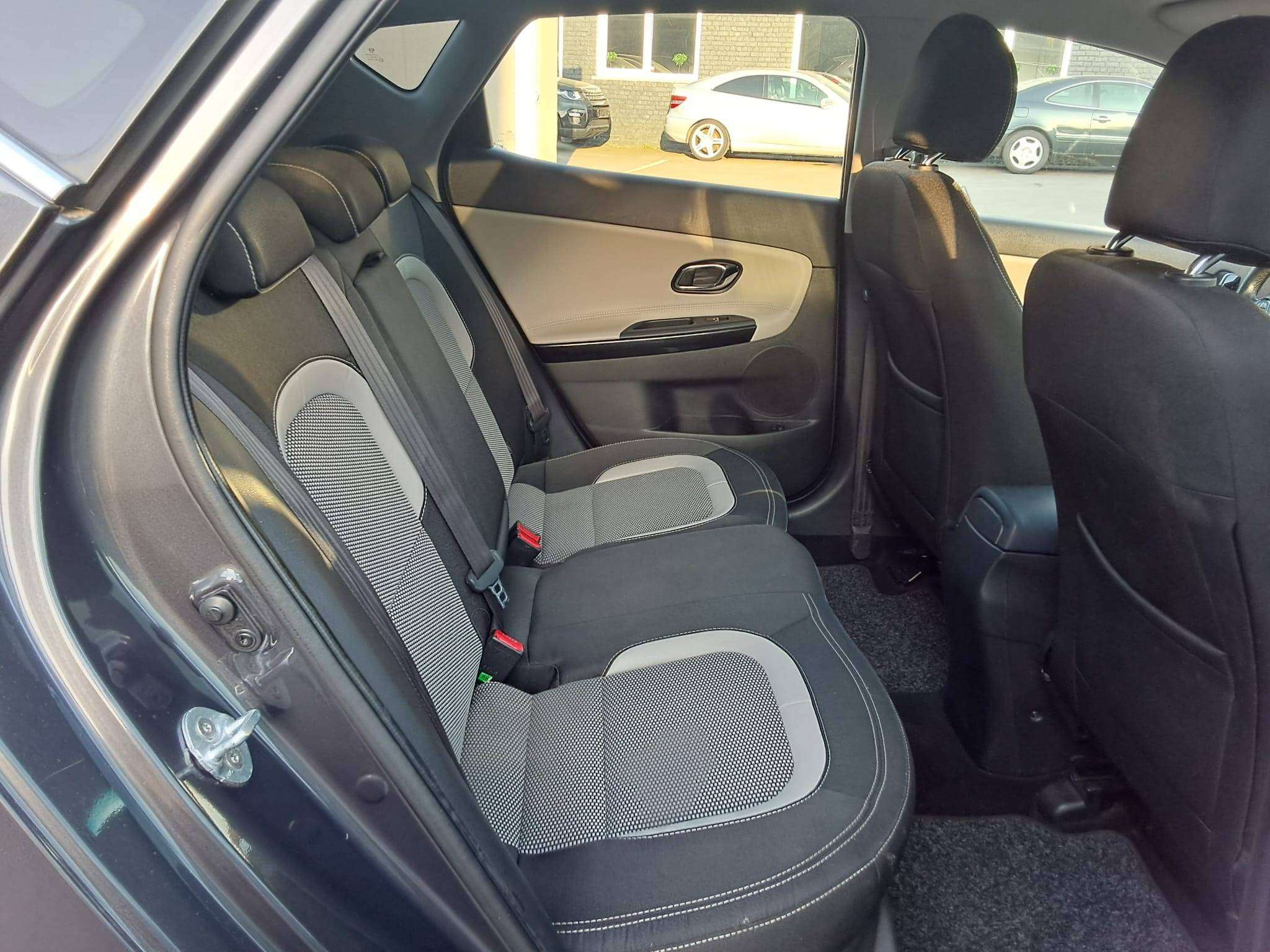 Kia Ceed / cee'd 1.4i Access CARPLAY CAM PARKHULP ACHT CRUISE NAV