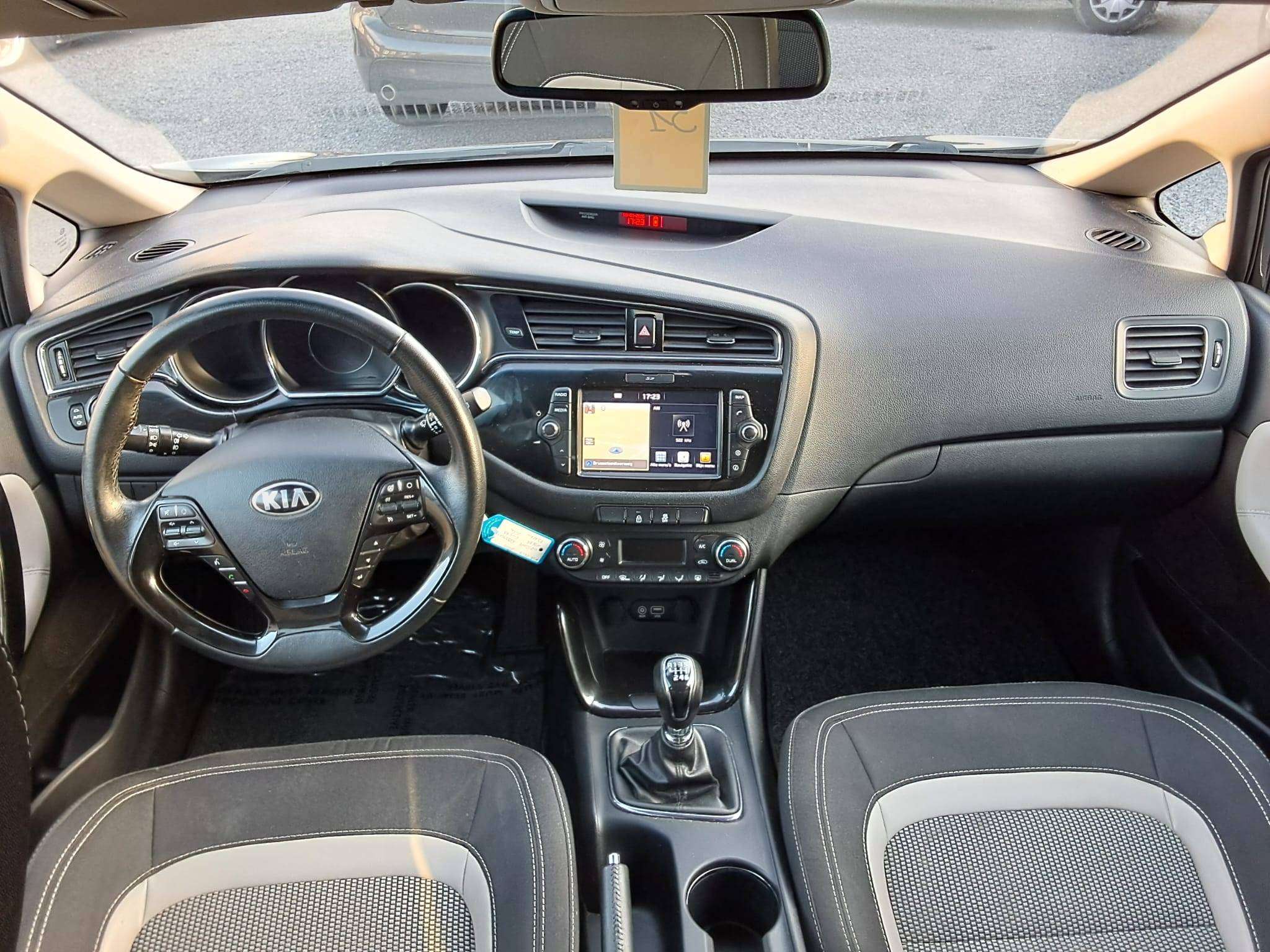 Kia Ceed / cee'd 1.4i Access CARPLAY CAM PARKHULP ACHT CRUISE NAV