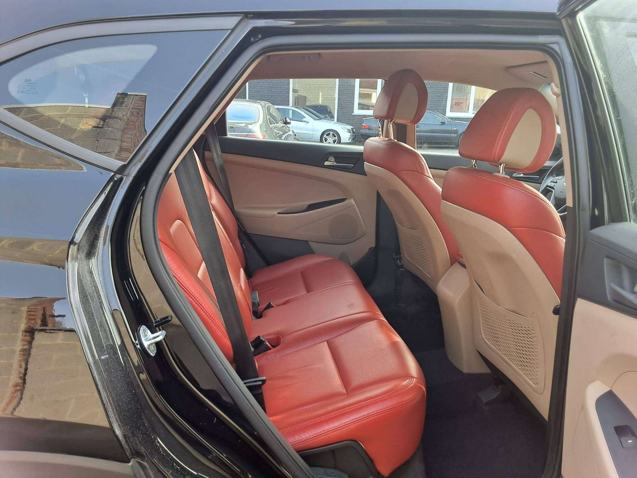Hyundai TUCSON 1.6 GDi 2WD NAVI BLUET TREKHAAK AIRCO CRUISE