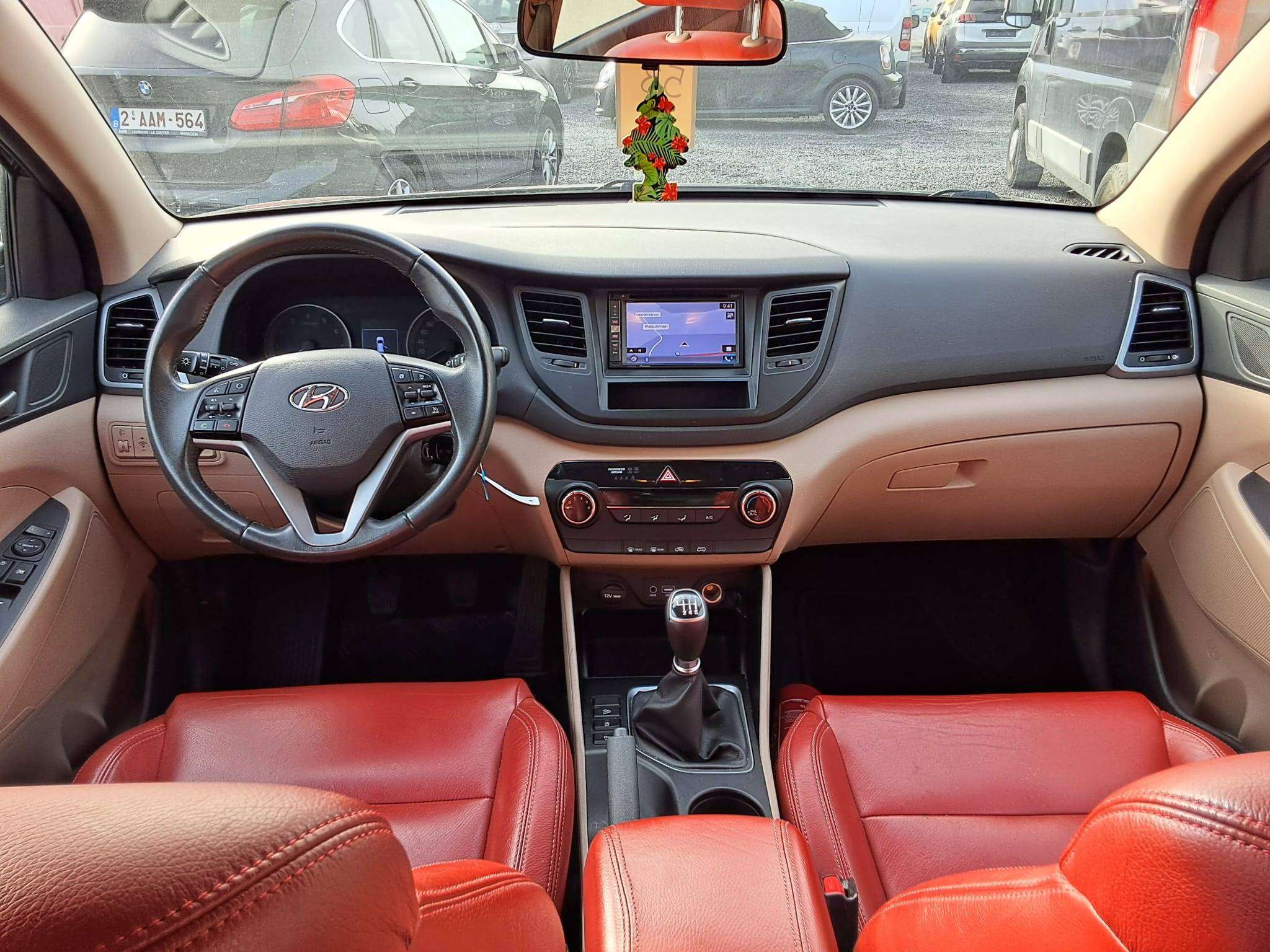 Hyundai TUCSON 1.6 GDi 2WD NAVI BLUET TREKHAAK AIRCO CRUISE