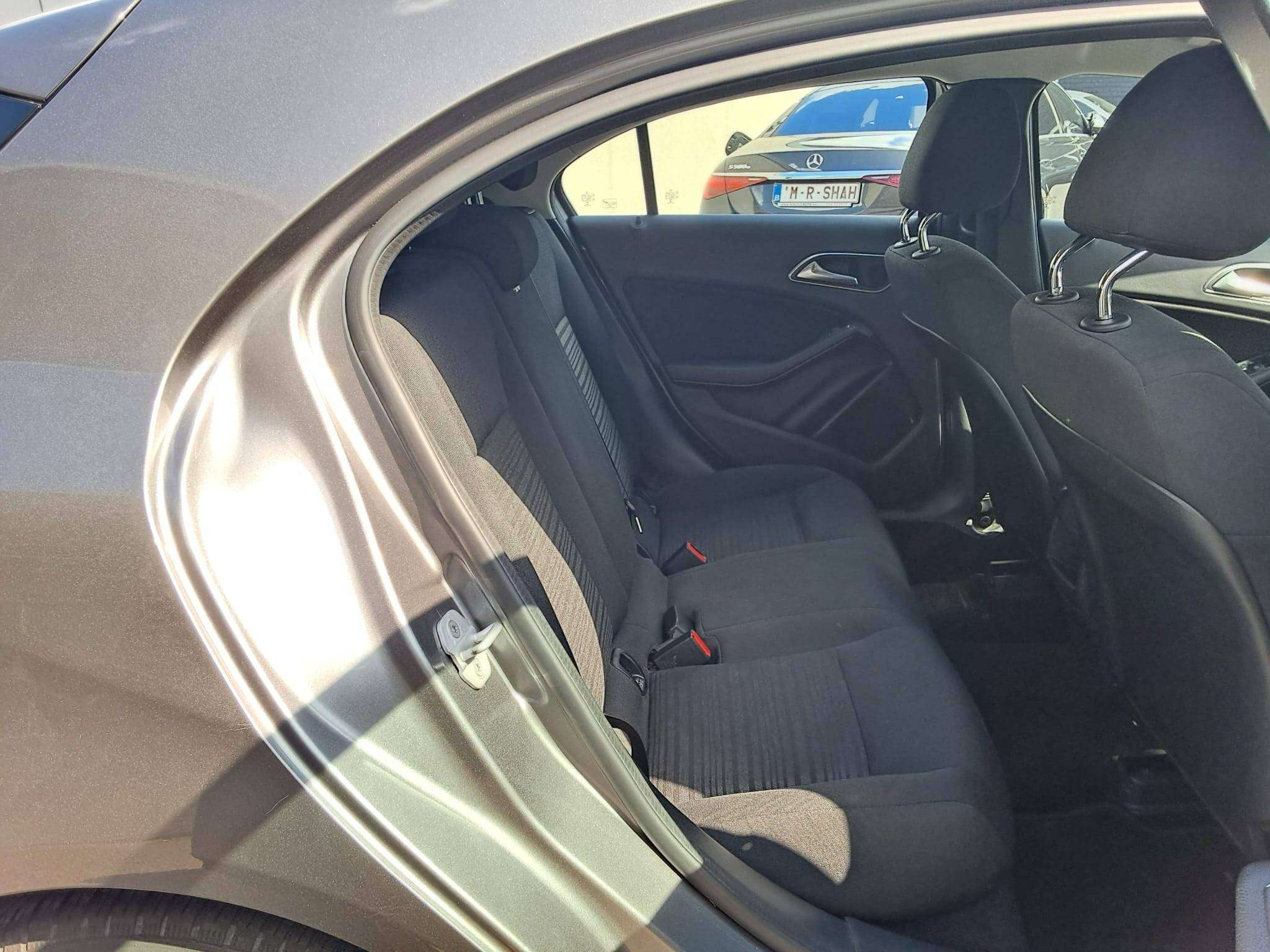 Mercedes-Benz A 180 A 180d Edition *NAVI AIRCO 1STE EIGENAAR*