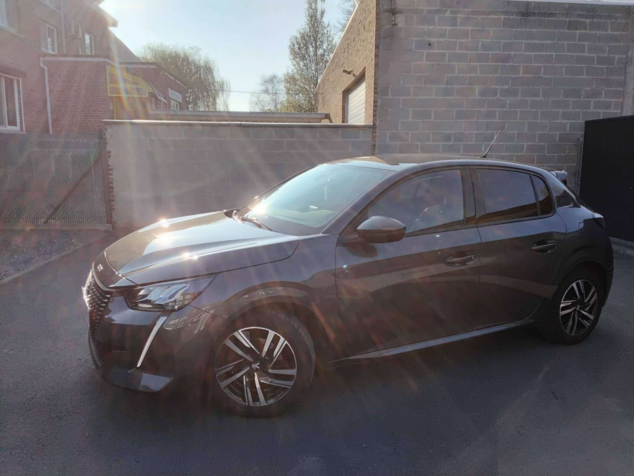 Peugeot 208 1.2i PureTech Allure Pack AUTOM CARPLAY CAM CRUIS