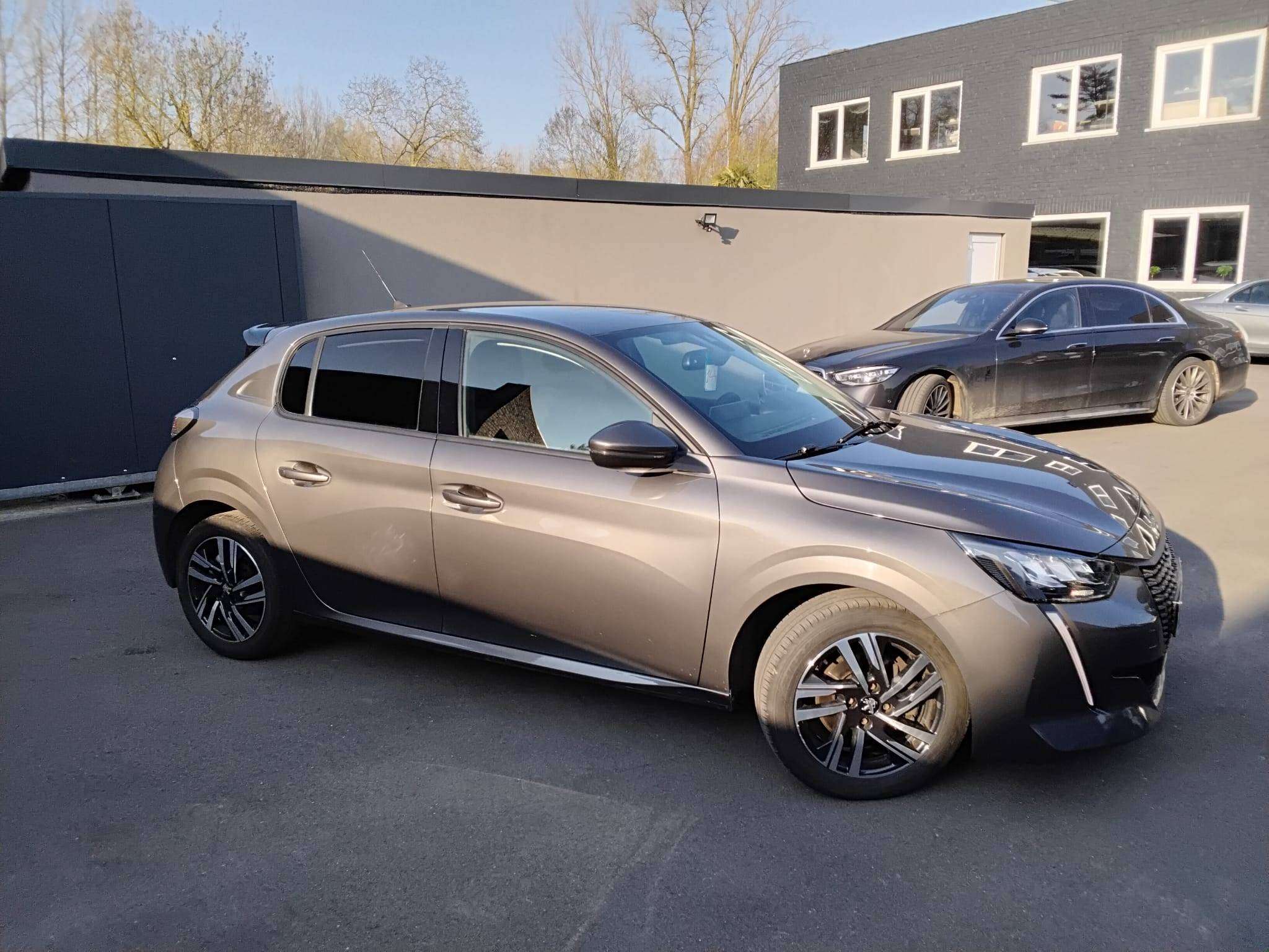 Peugeot 208 1.2i PureTech Allure Pack AUTOM CARPLAY CAM CRUIS