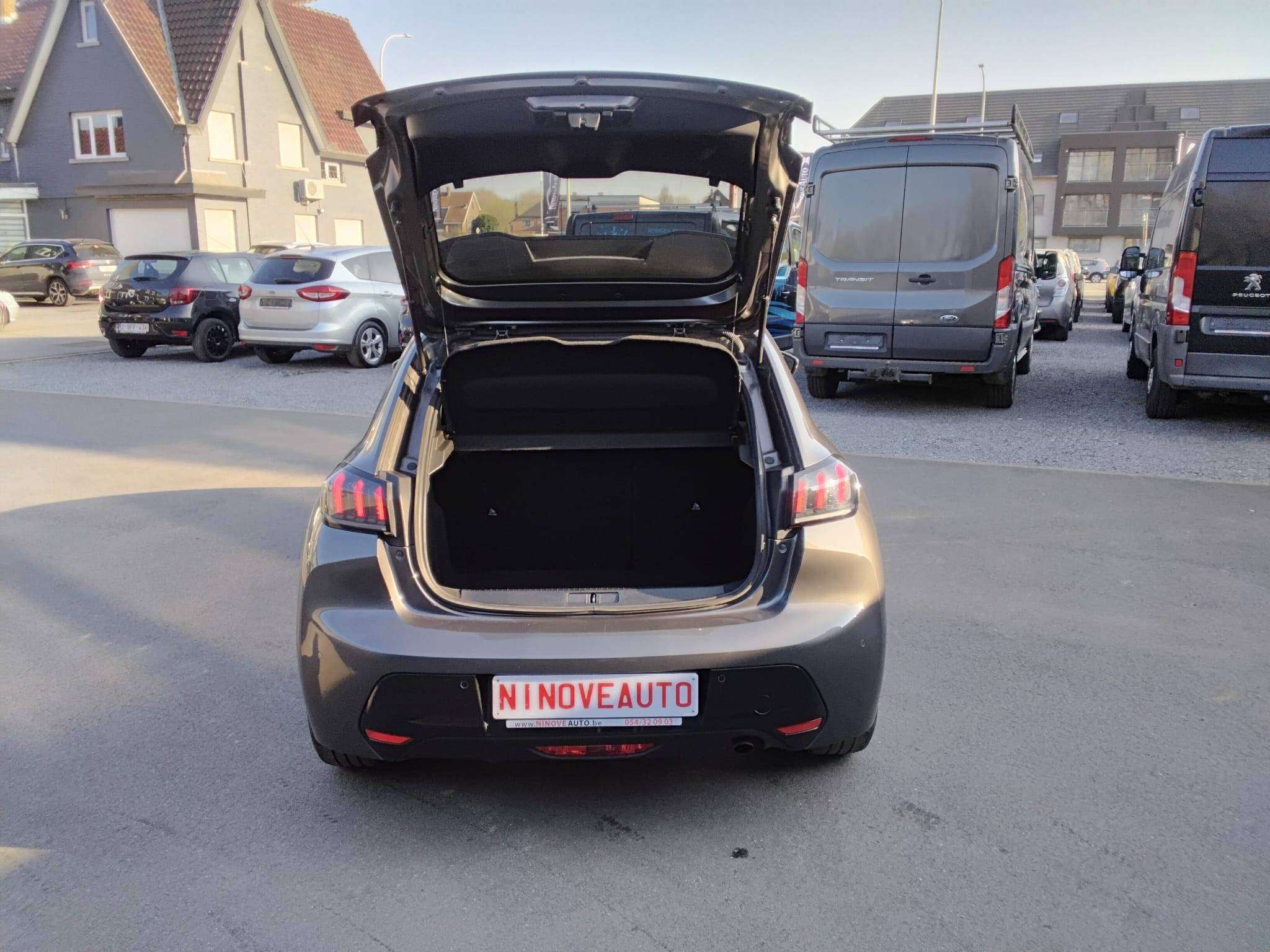 Peugeot 208 1.2i PureTech Allure Pack AUTOM CARPLAY CAM CRUIS