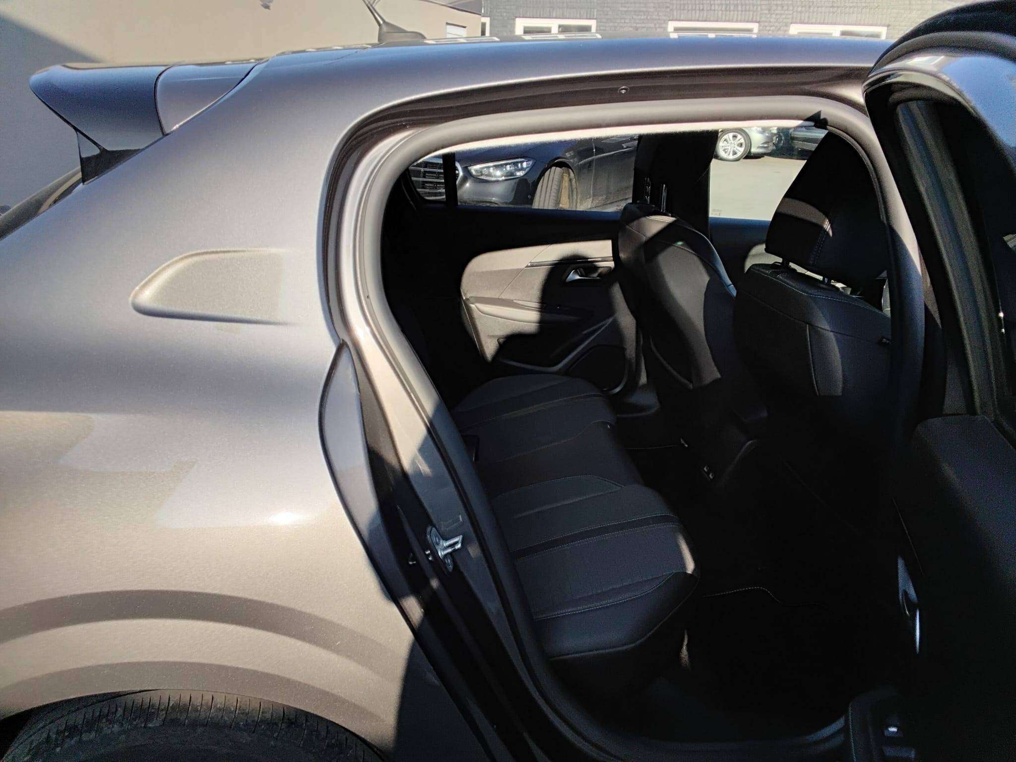 Peugeot 208 1.2i PureTech Allure Pack AUTOM CARPLAY CAM CRUIS