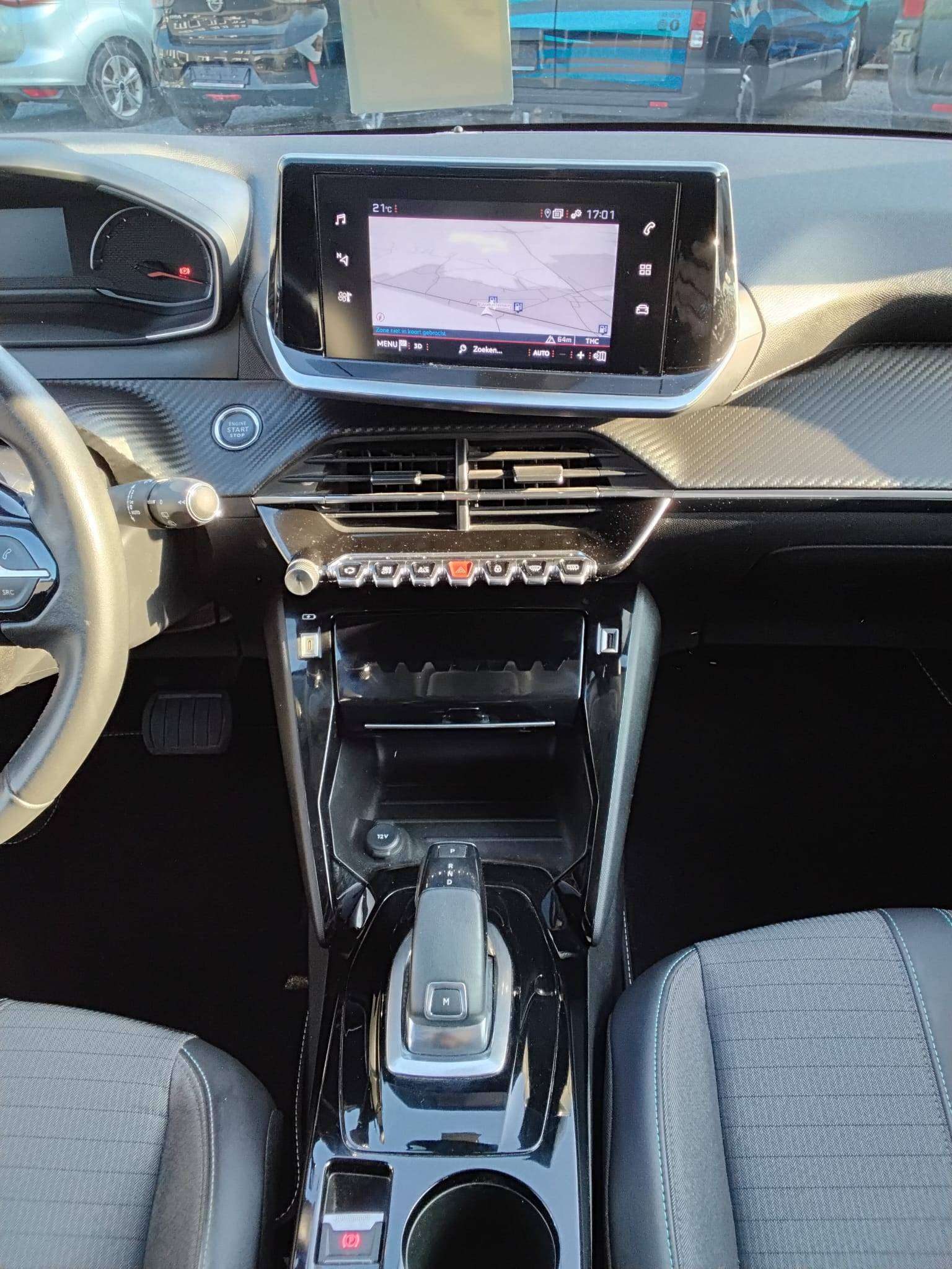 Peugeot 208 1.2i PureTech Allure Pack AUTOM CARPLAY CAM CRUIS