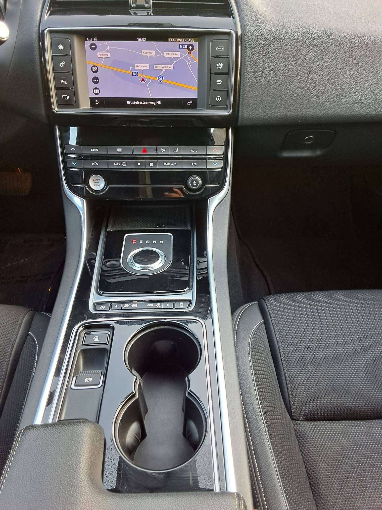 Jaguar XE 2.0 D E-Performance P R-SPORT NAVI CAM PARKH V&A