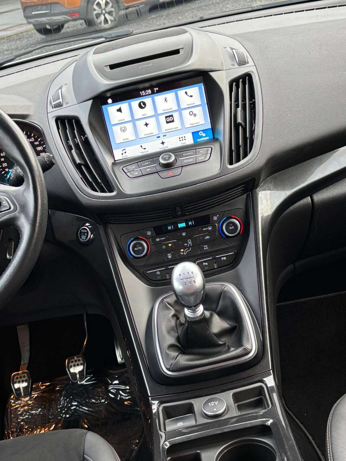 Ford Kuga 1.5d TDCi ST LINE*NAV PARKASSIST HALF LEDER CRUISE