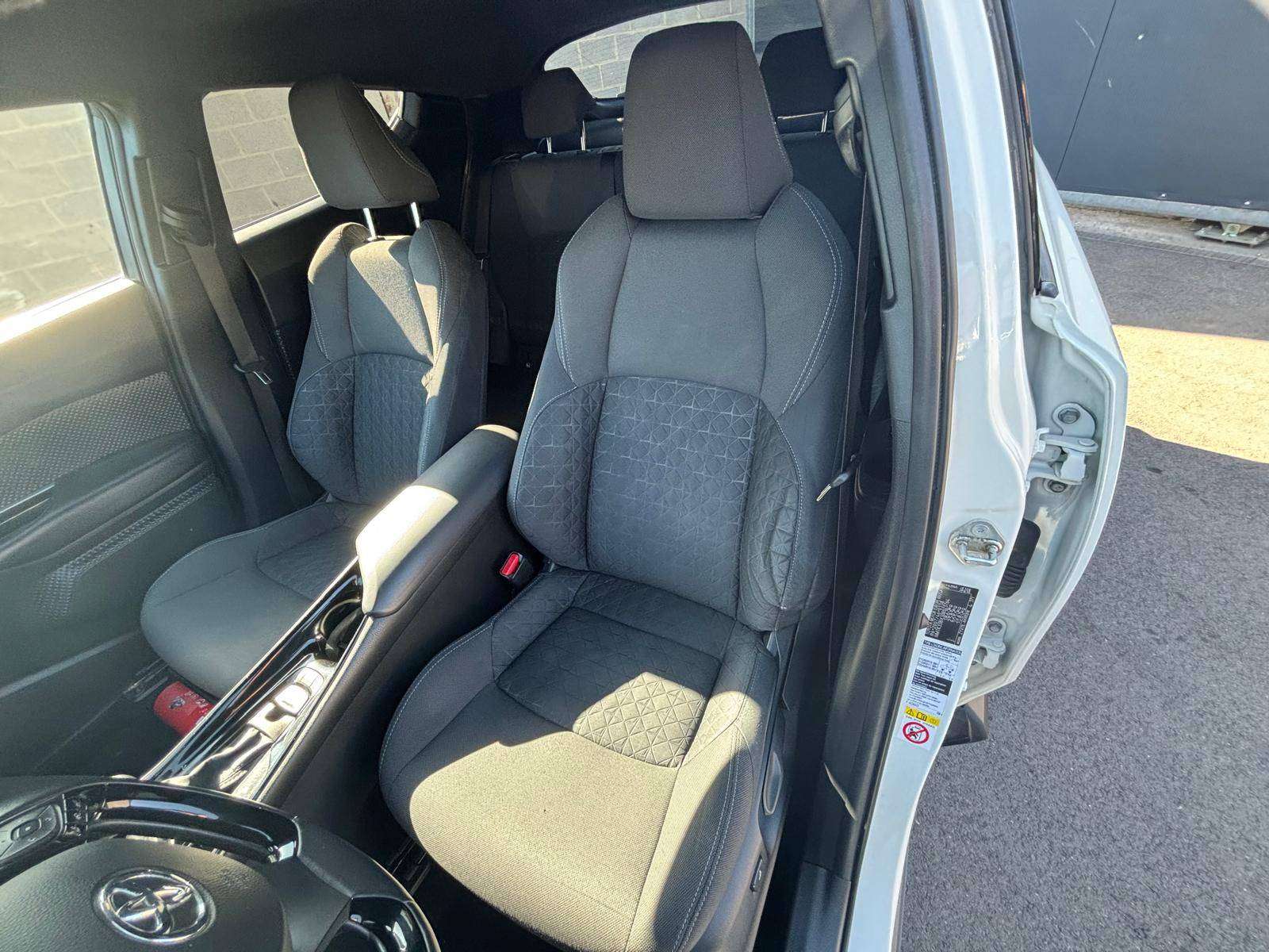 Toyota C-HR 1.8i VVT-i Hybrid C-Lub E-CVT*CAM HYBRIDE+BENZINE