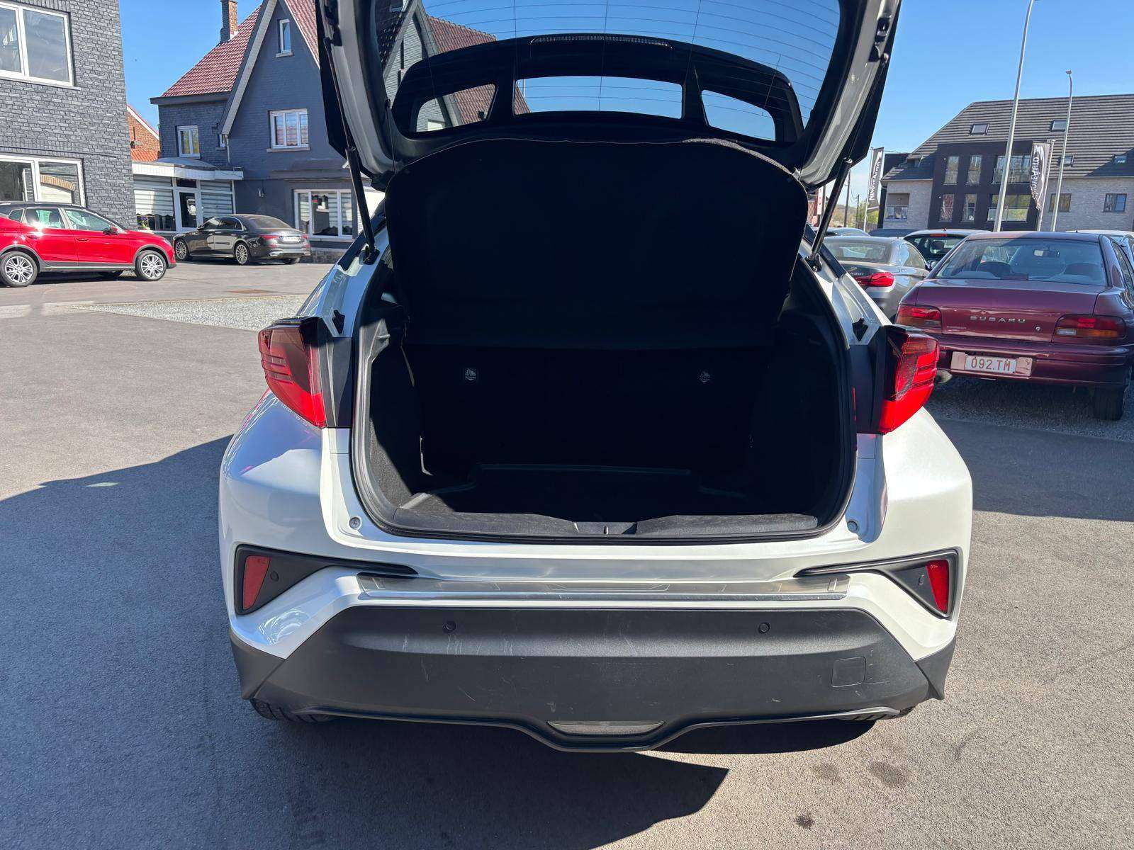 Toyota C-HR 1.8i VVT-i Hybrid C-Lub E-CVT*CAM HYBRIDE+BENZINE