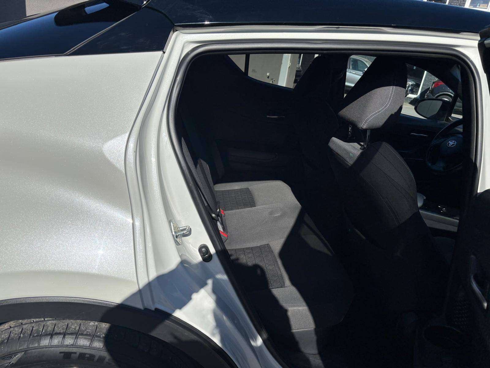 Toyota C-HR 1.8i VVT-i Hybrid C-Lub E-CVT*CAM HYBRIDE+BENZINE