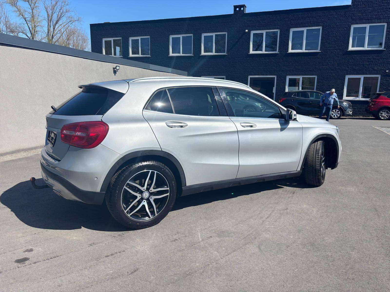 Mercedes-Benz GLA 180 i X156 Activity Edition*NAV PARKSENSOR CRUISE BT