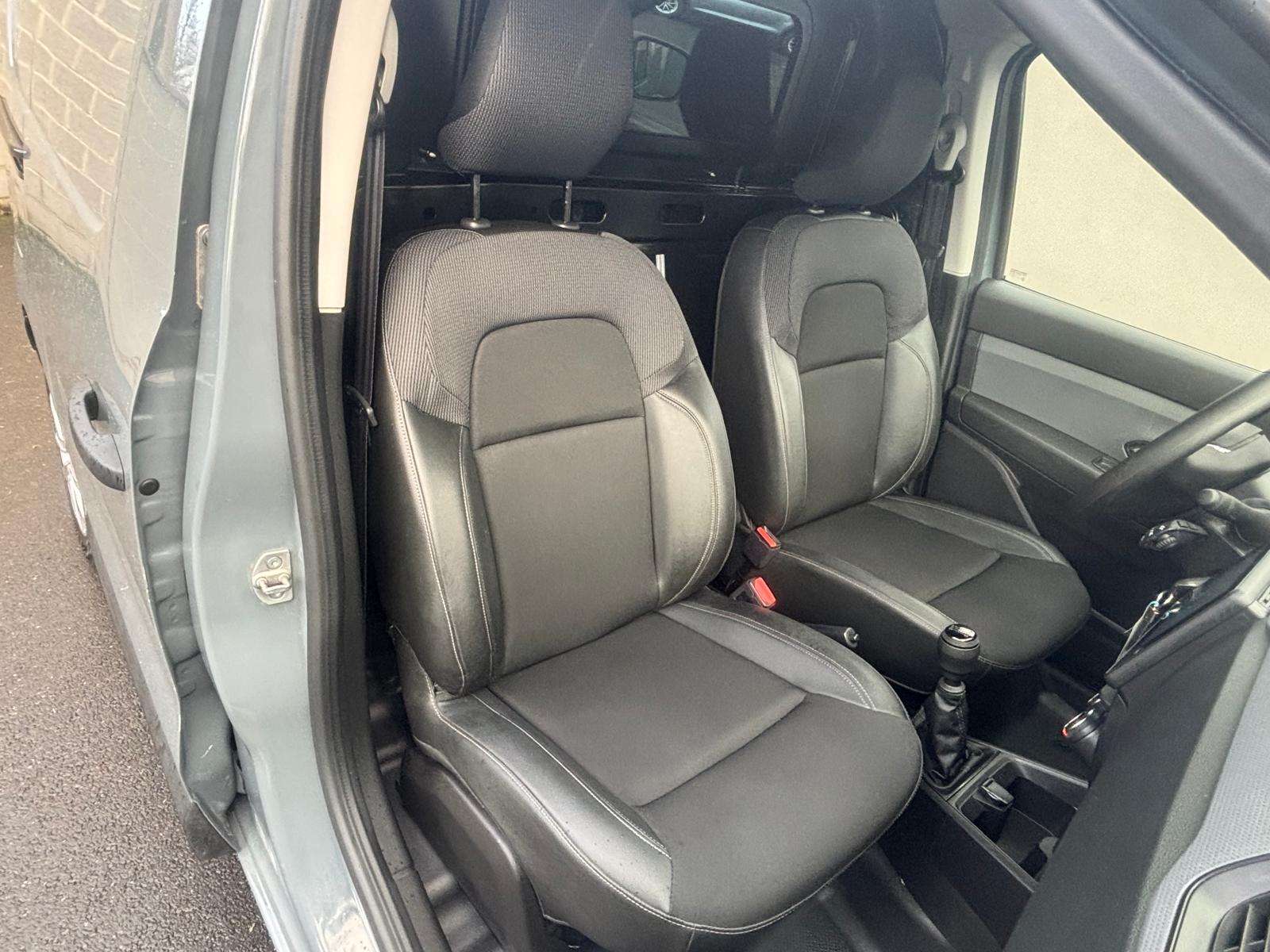 Renault Express 1.5d Blue dCi Ecoleader*Apple Carplay HALFLED