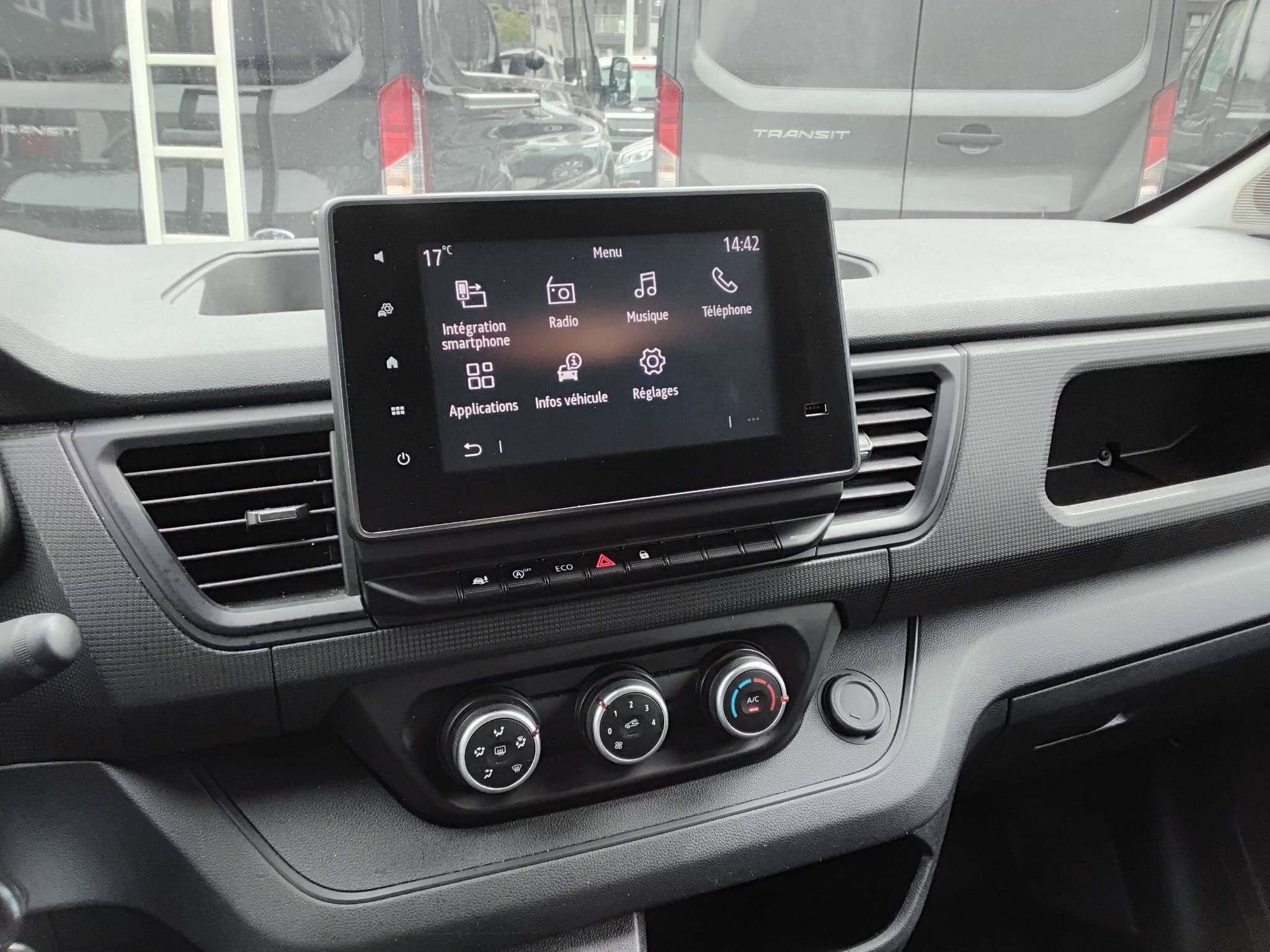 Renault Trafic L2  3PL TREKHAAK CARPLAY BLUET AIRCO CRUISE PARKHULP