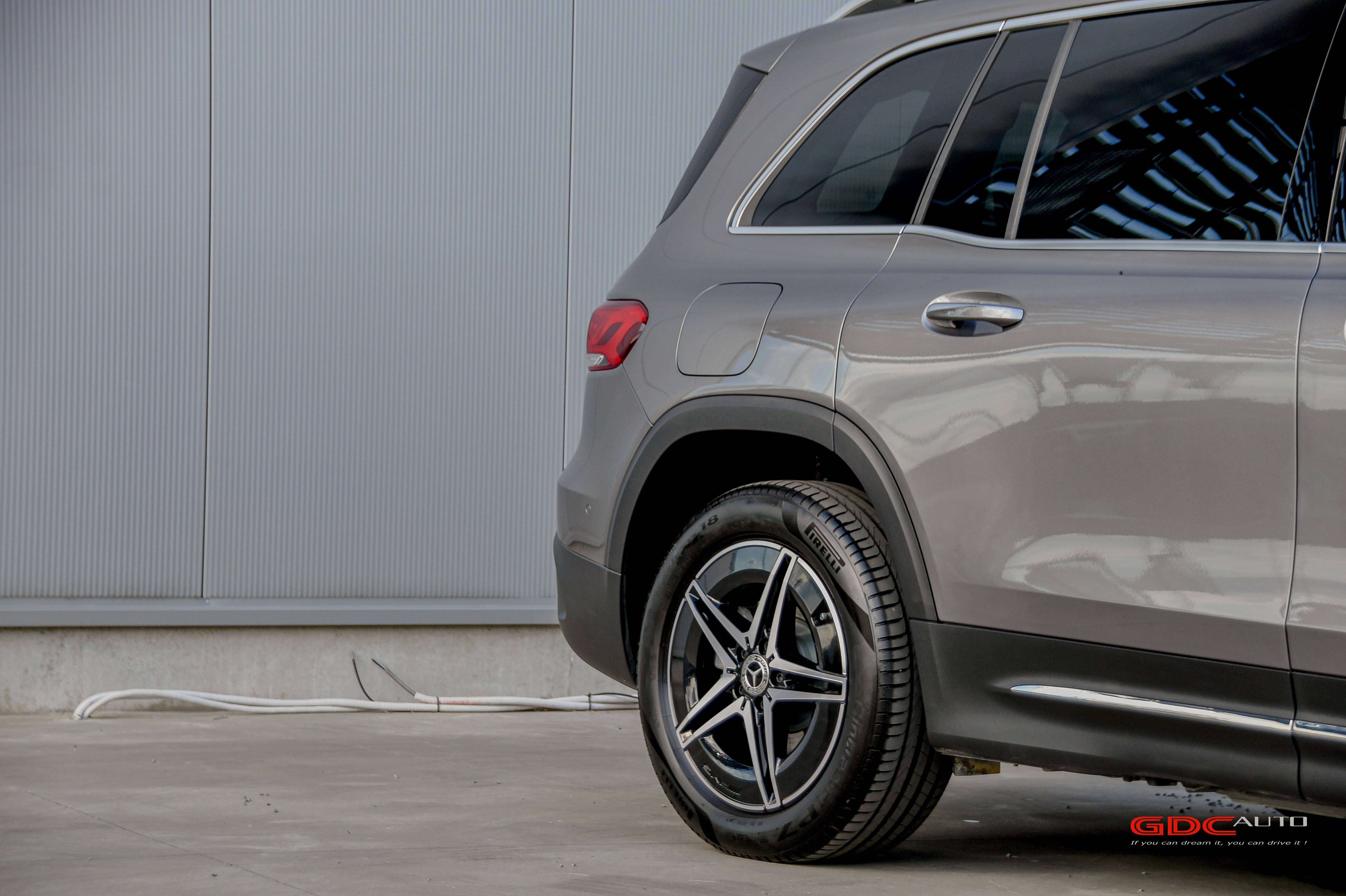 Mercedes-Benz EQB 350 AMG LINE - 4 MATIC -PANO DAK - 7PL