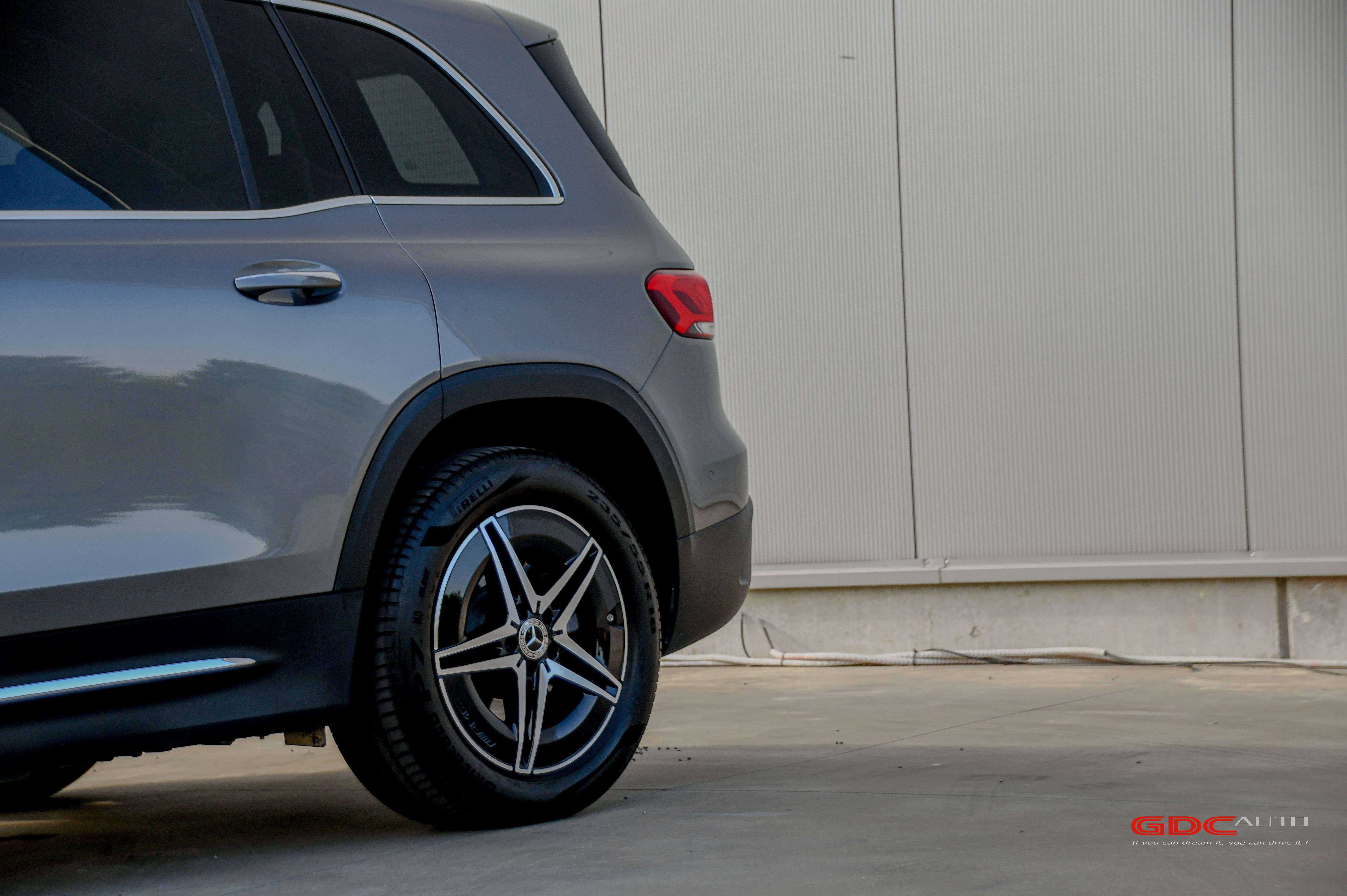 Mercedes-Benz EQB 350 AMG LINE - 4 MATIC -PANO DAK - 7PL