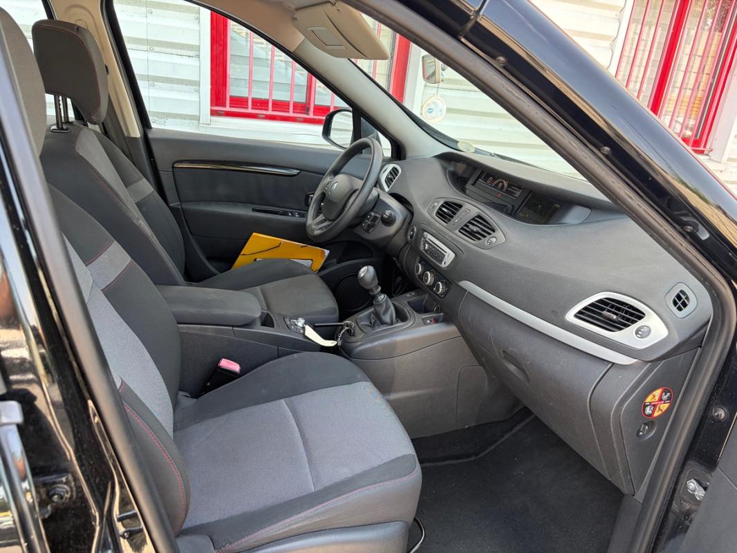 Renault Scenic III 2015 dCi1.5L SUIVI D ENTRETIEN GPS RADARS AV/AR BLUETOOTH PAYER EN 3Fois