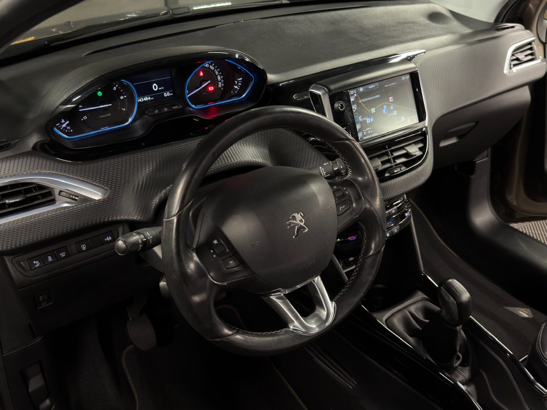 Peugeot 2008 1.2 TURBO 110 Cv 1ERE MAIN ECRAN GPS TACTILE / CRIT AIR 1 - GARANTIE AN