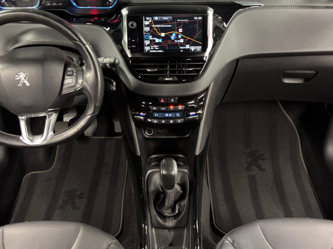 Peugeot 2008 1.2 TURBO 110 Cv 1ERE MAIN ECRAN GPS TACTILE / CRIT AIR 1 - GARANTIE AN