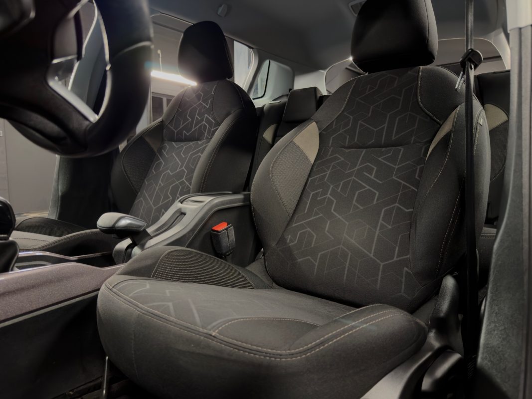 Peugeot 2008 1.6 HDI 100 Cv ECRAN GPS TACTILE / CRIT AIR 2 - GARANTIE 1 AN