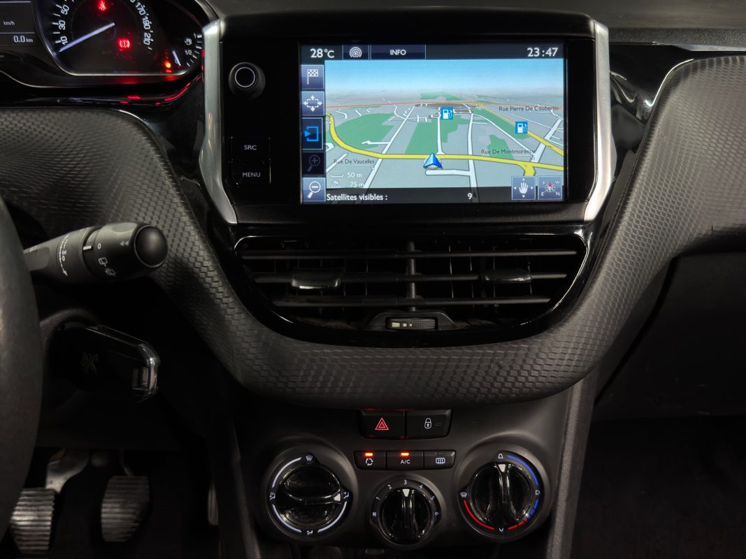 Peugeot 2008 1.6 HDI 100 Cv ECRAN GPS TACTILE / CRIT AIR 2 - GARANTIE 1 AN