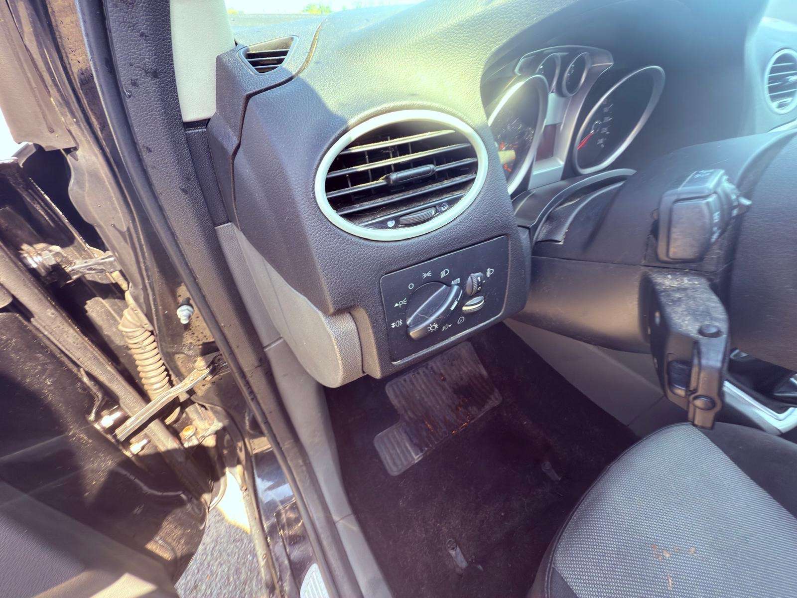 Ford Focus Focus 1.6i Titanium // EXPORT //