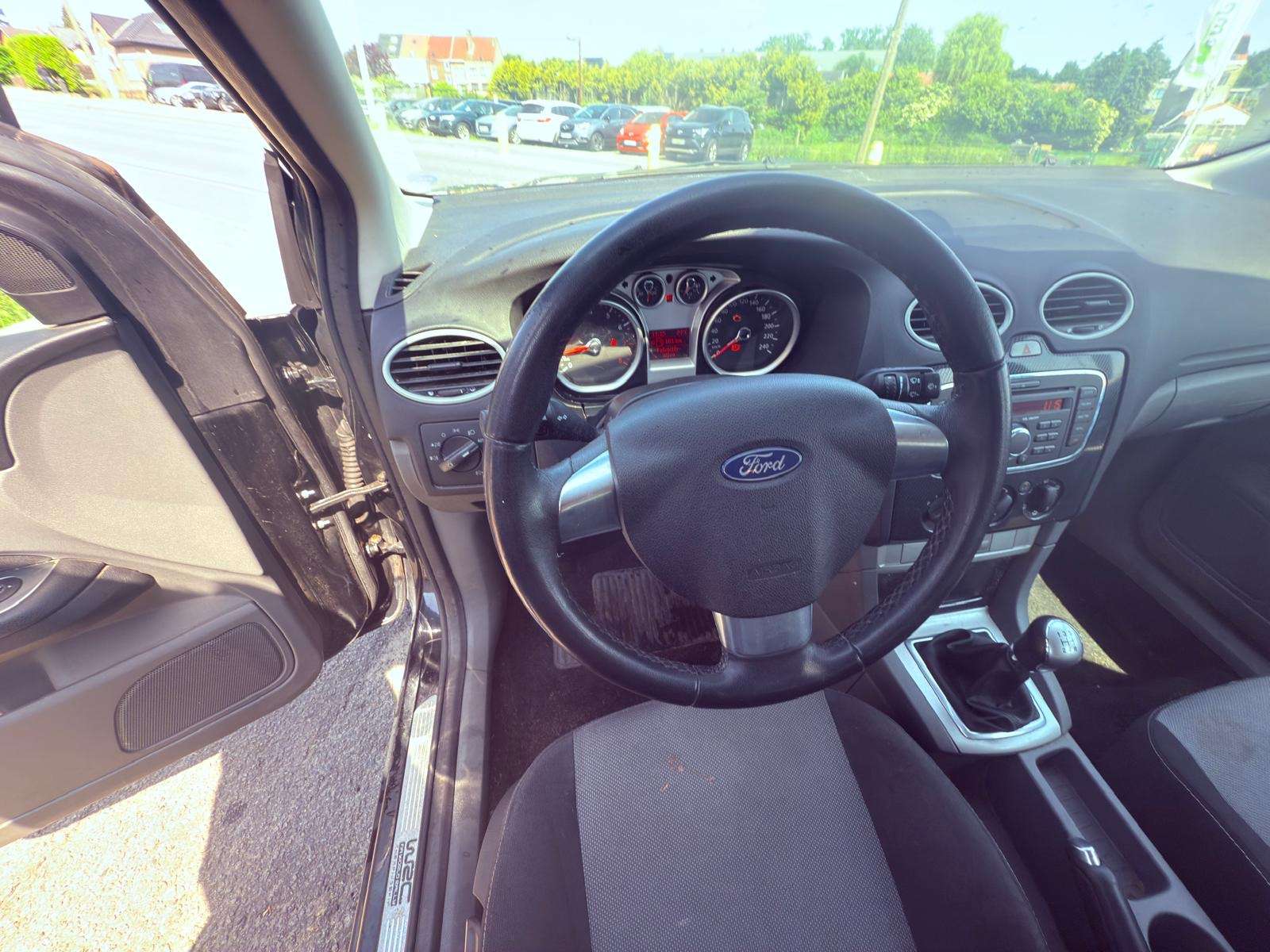 Ford Focus Focus 1.6i Titanium // EXPORT //