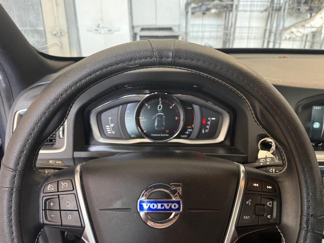Volvo V60 D4 181 ch StopetStart R-Design Geartronic - 1ere Main Entretien Volvo