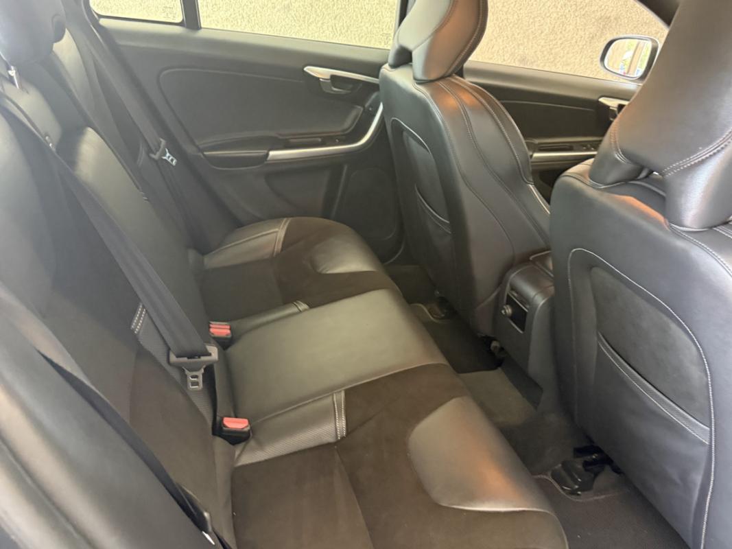 Volvo V60 D4 181 ch StopetStart R-Design Geartronic - 1ere Main Entretien Volvo