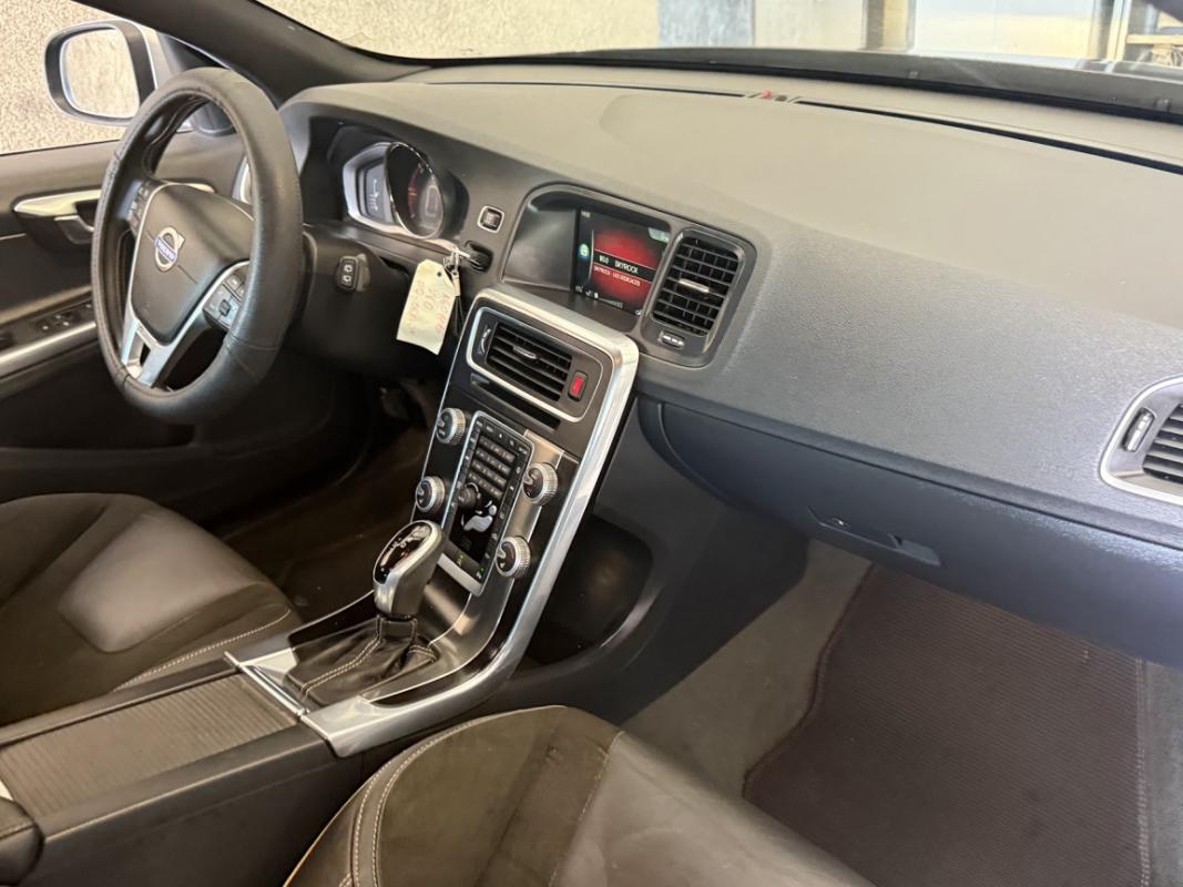 Volvo V60 D4 181 ch StopetStart R-Design Geartronic - 1ere Main Entretien Volvo