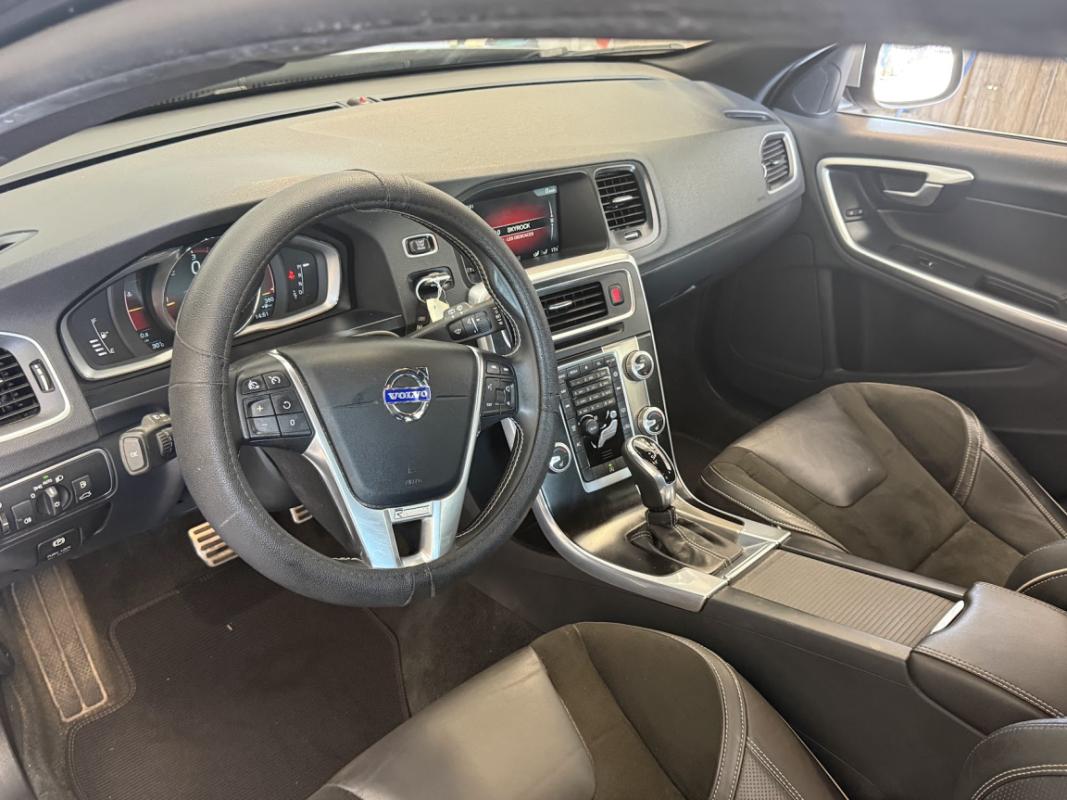 Volvo V60 D4 181 ch StopetStart R-Design Geartronic - 1ere Main Entretien Volvo