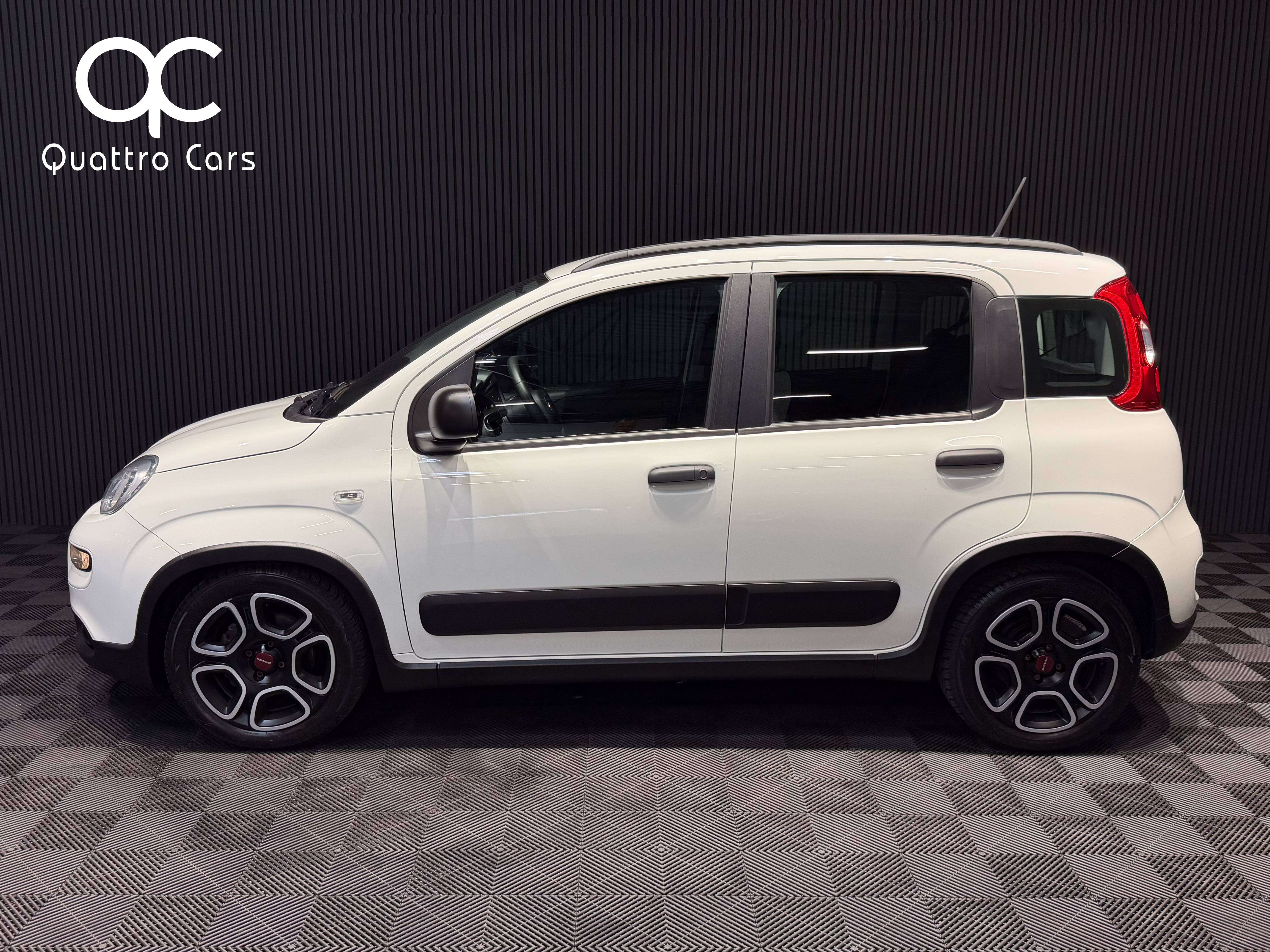 Fiat Panda 1.0i Hybrid - Clim - Bluetooth - Beau look !!