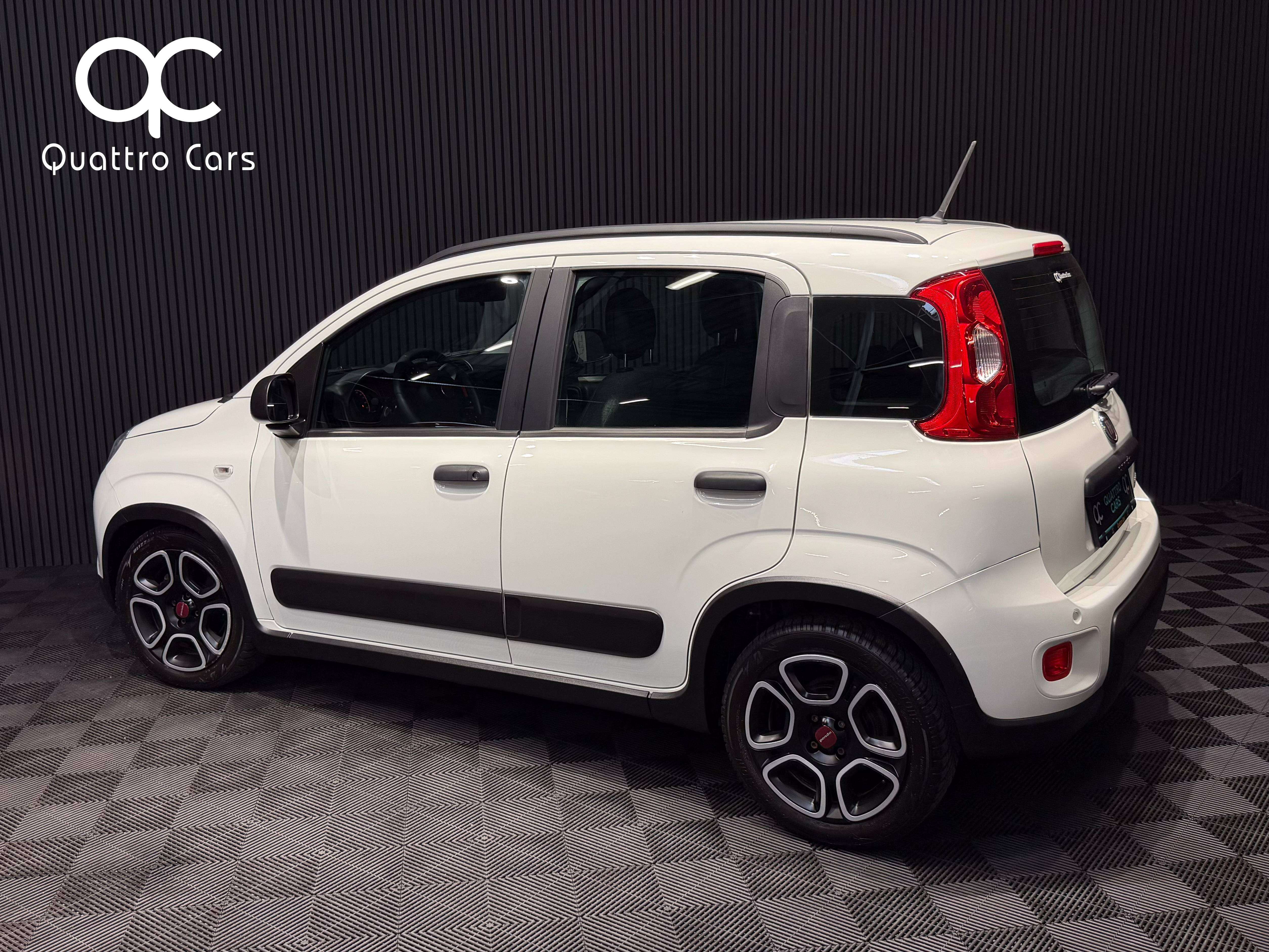 Fiat Panda 1.0i Hybrid - Clim - Bluetooth - Beau look !!