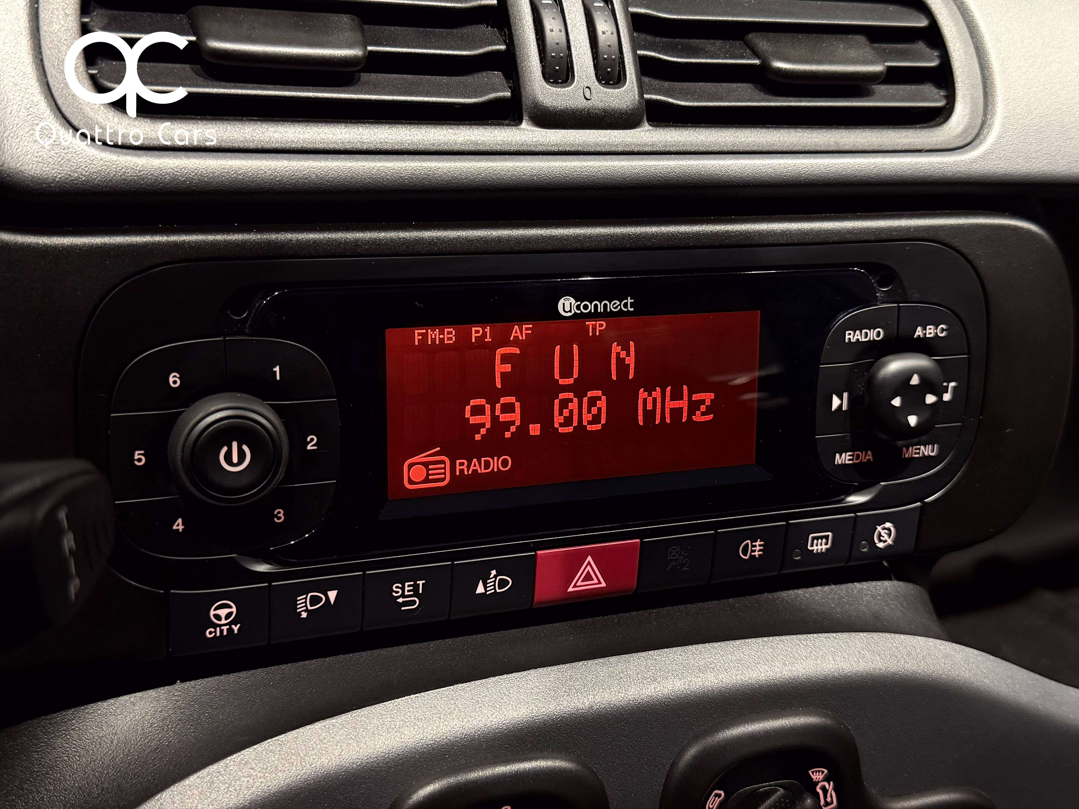 Fiat Panda 1.0i Hybrid - Clim - Bluetooth - Beau look !!