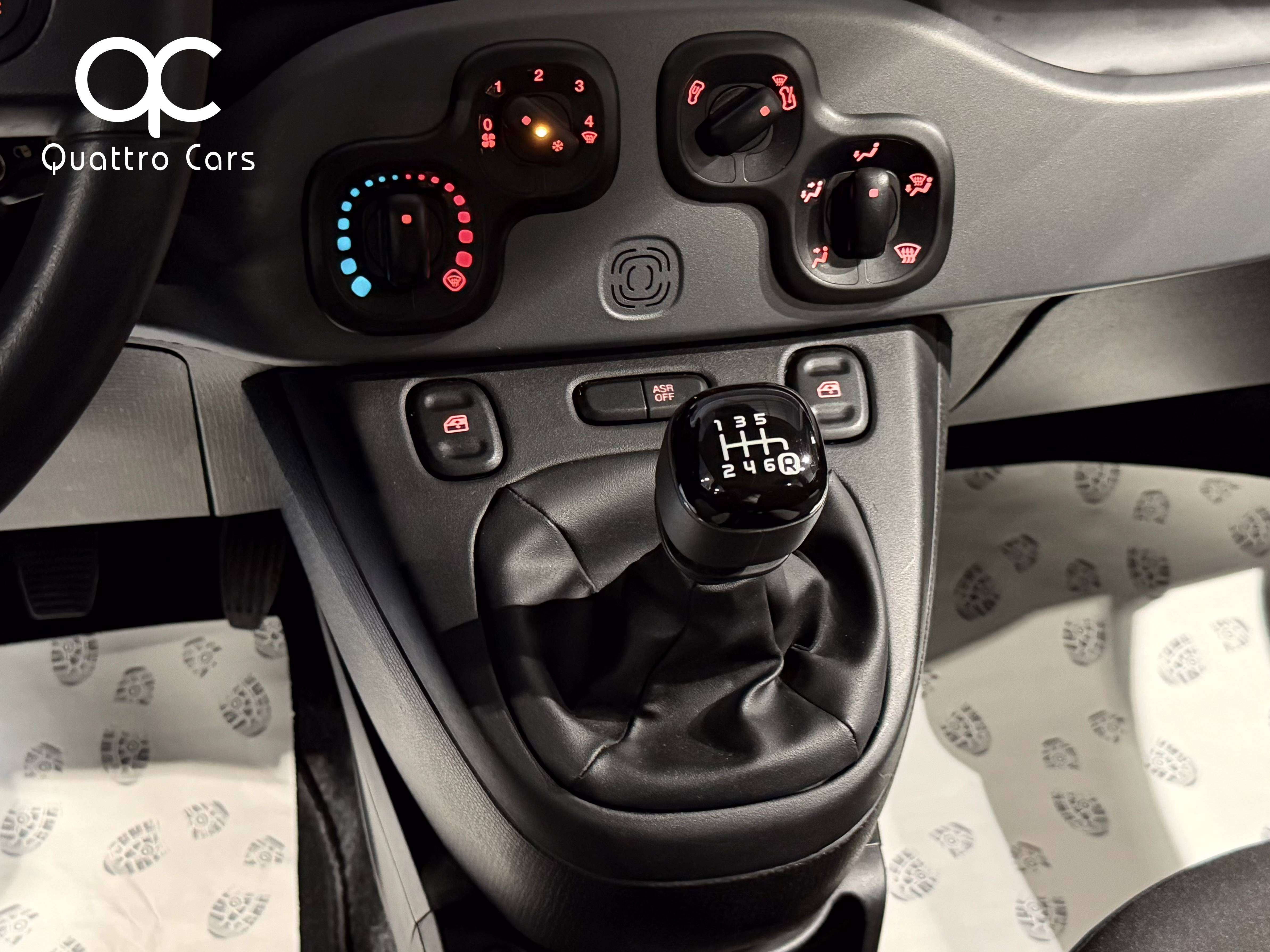 Fiat Panda 1.0i Hybrid - Clim - Bluetooth - Beau look !!