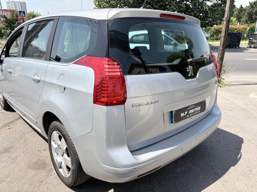 Peugeot 5008 7 PLACES 2012 1.6 HDi Active TOIT PANORAMIQUE RADAR BLUETOOTH RÉGULATEUR PAYER EN 3Foi