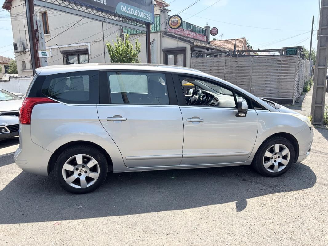 Peugeot 5008 7 PLACES 2012 1.6 HDi Active TOIT PANORAMIQUE RADAR BLUETOOTH RÉGULATEUR PAYER EN 3Foi