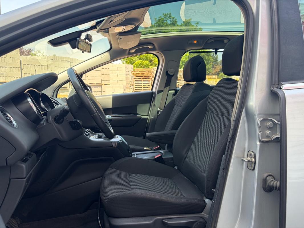 Peugeot 5008 7 PLACES 2012 1.6 HDi Active TOIT PANORAMIQUE RADAR BLUETOOTH RÉGULATEUR PAYER EN 3Foi
